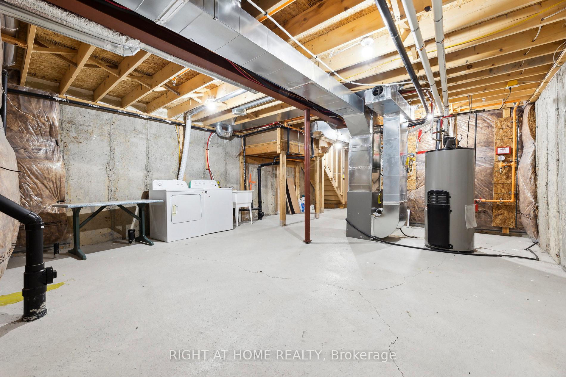 Photo 32 of 16 Jerseyville Way, Whitby, Downtown Whitby — HOMEH