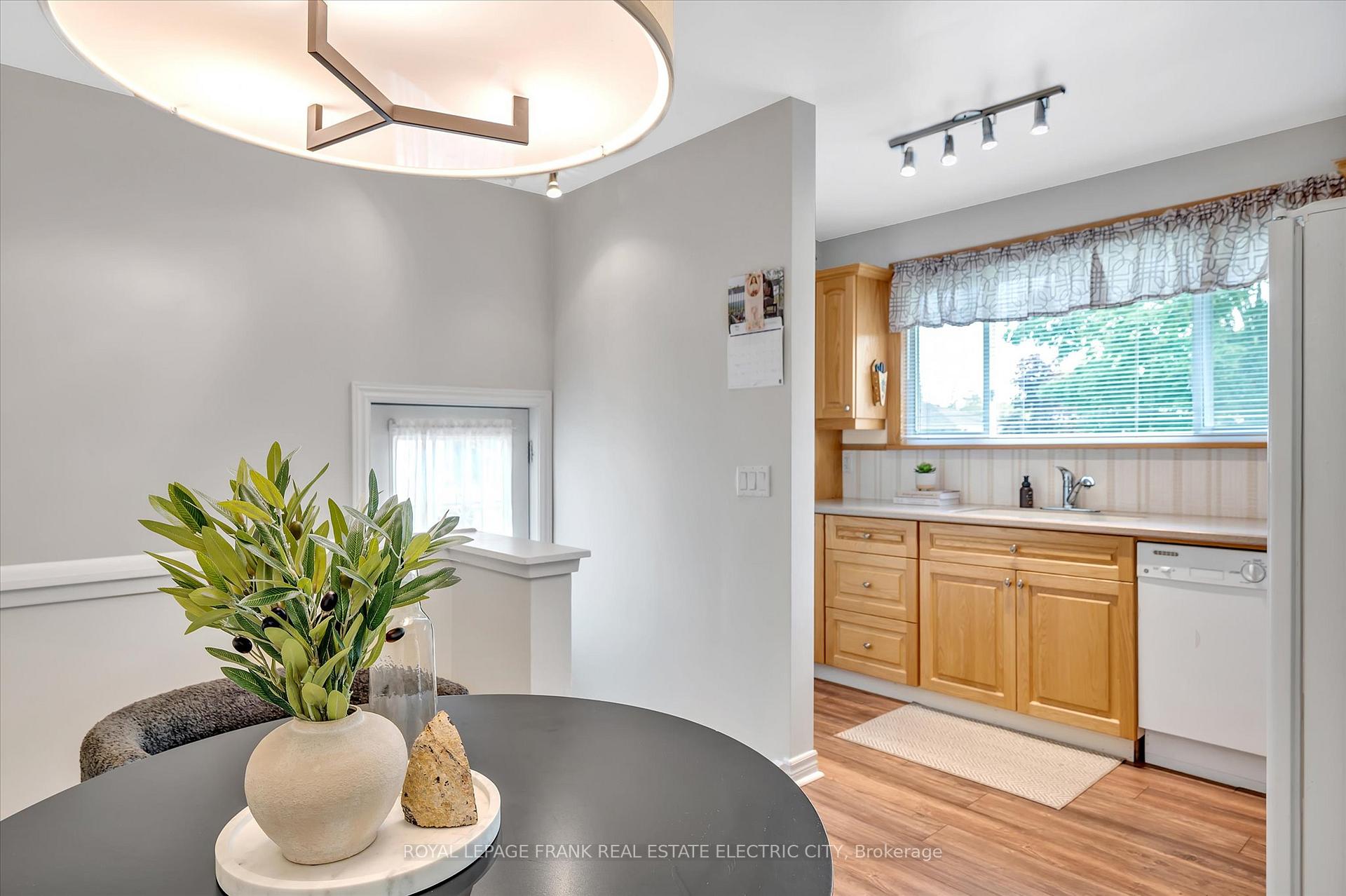 Photo 7 of 887 Westdale Avenue, Peterborough, Northcrest Ward 5 — HOMEH