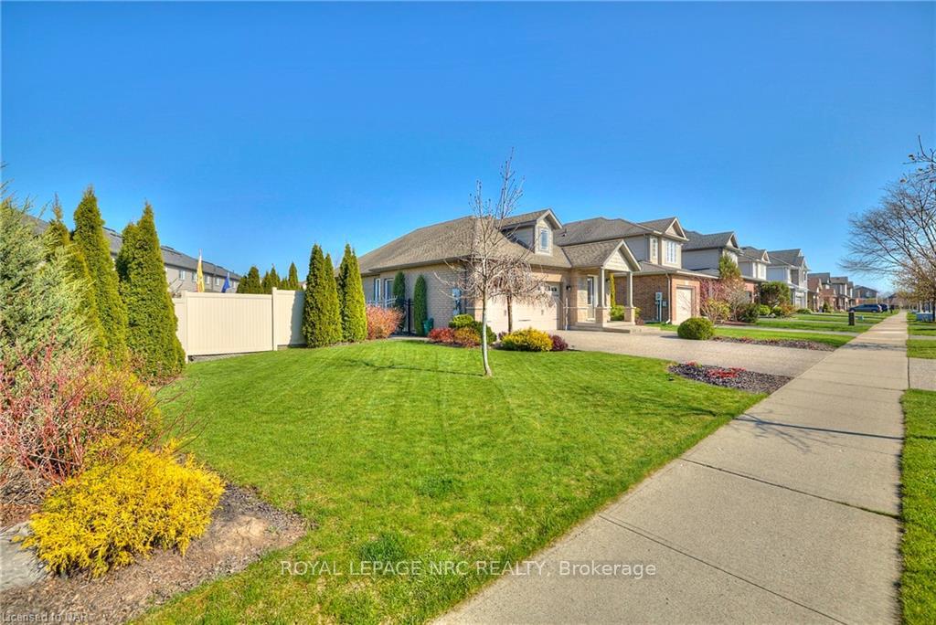 Photo 2 of 98 Cardinal Crescent, Welland, Coyle Creek — HOMEH