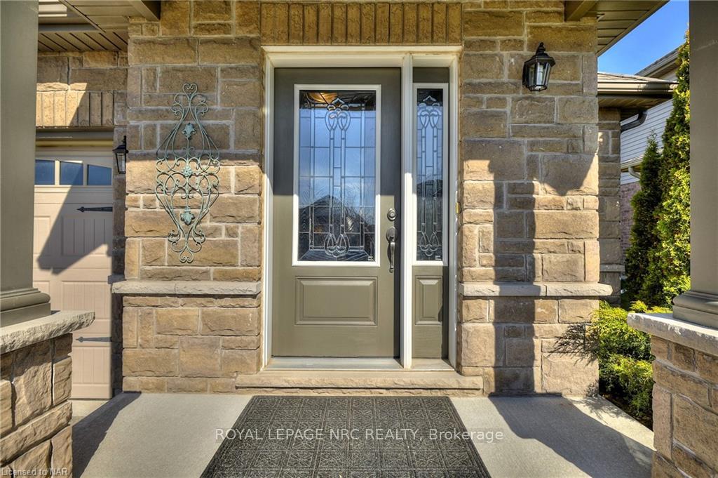 Photo 3 of 98 Cardinal Crescent, Welland, Coyle Creek — HOMEH