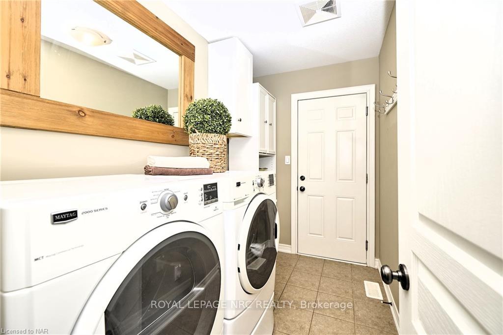 Photo 11 of 98 Cardinal Crescent, Welland, Coyle Creek — HOMEH