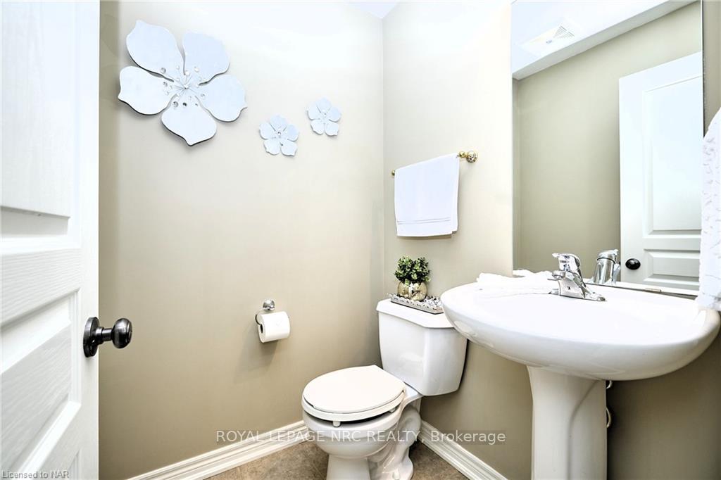 Photo 14 of 98 Cardinal Crescent, Welland, Coyle Creek — HOMEH