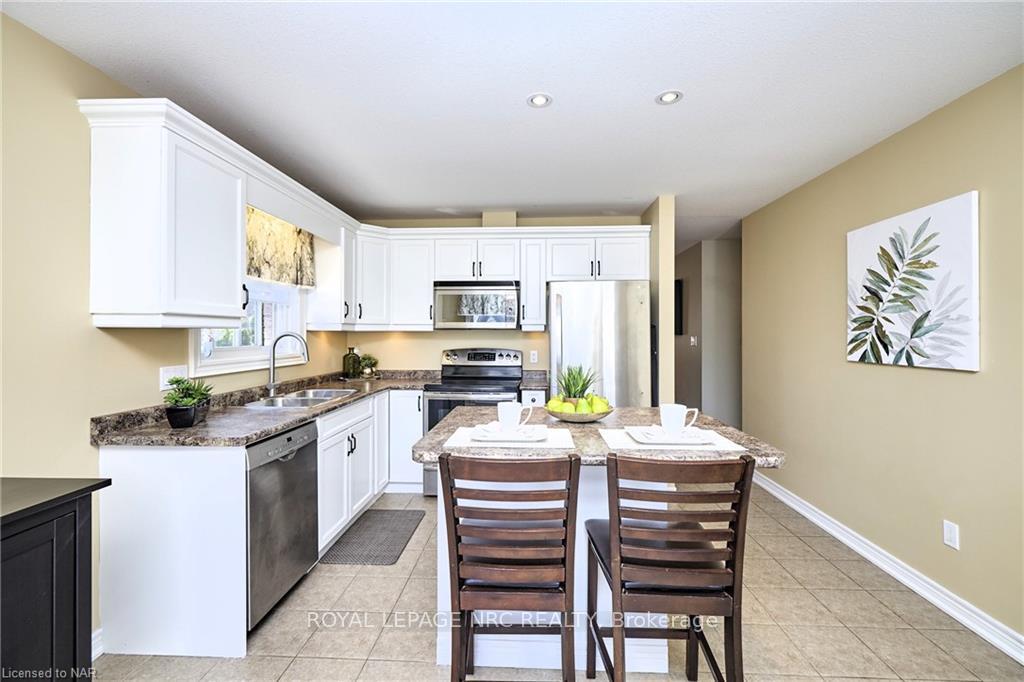 Photo 22 of 98 Cardinal Crescent, Welland, Coyle Creek — HOMEH
