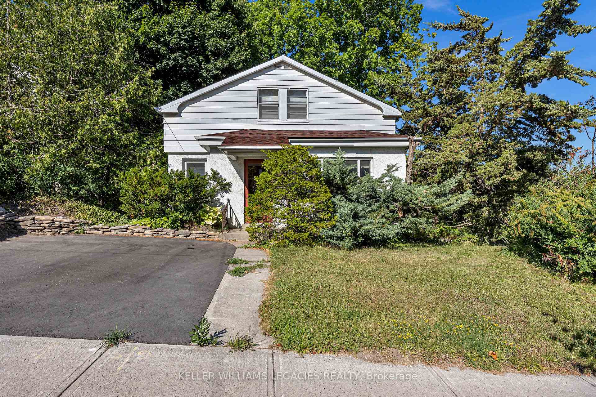 Photo 2 of 688 Aylmer Street N, Peterborough, Northcrest Ward 5 — HOMEH