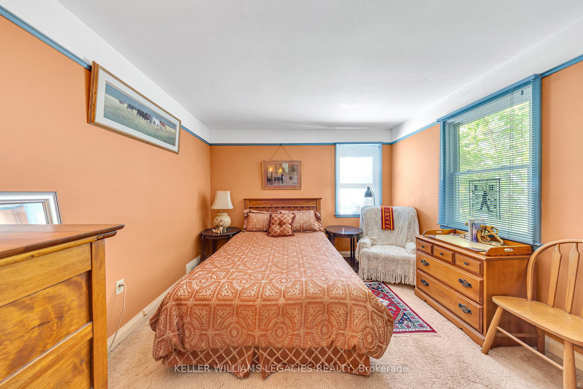 Photo 10 of 688 Aylmer Street N, Peterborough, Northcrest Ward 5 — HOMEH