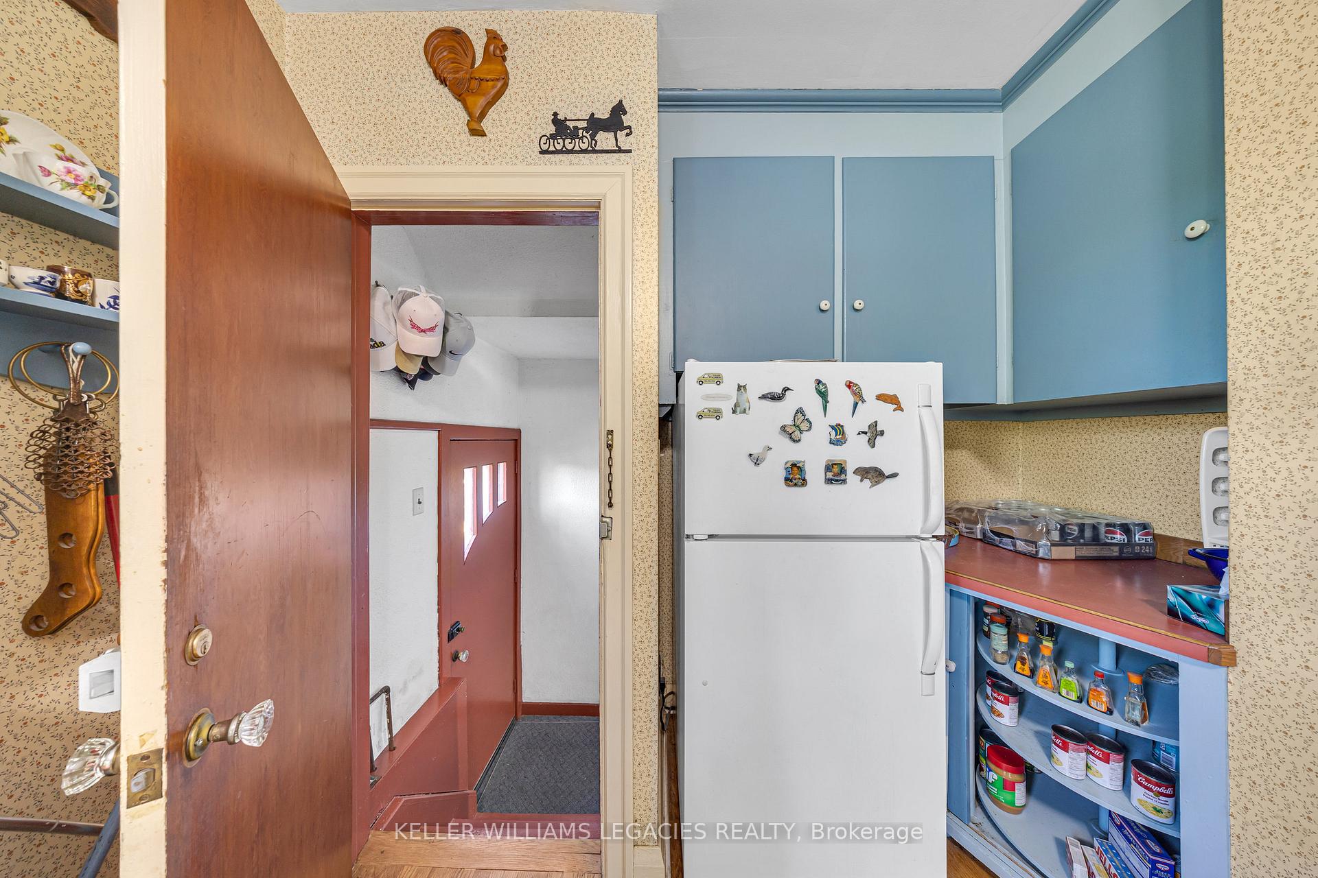 Photo 16 of 688 Aylmer Street N, Peterborough, Northcrest Ward 5 — HOMEH