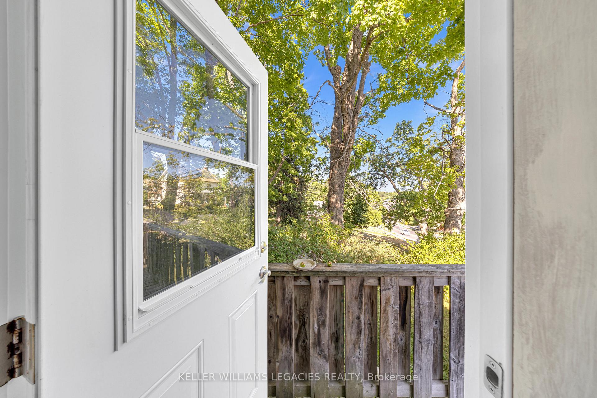 Photo 19 of 688 Aylmer Street N, Peterborough, Northcrest Ward 5 — HOMEH