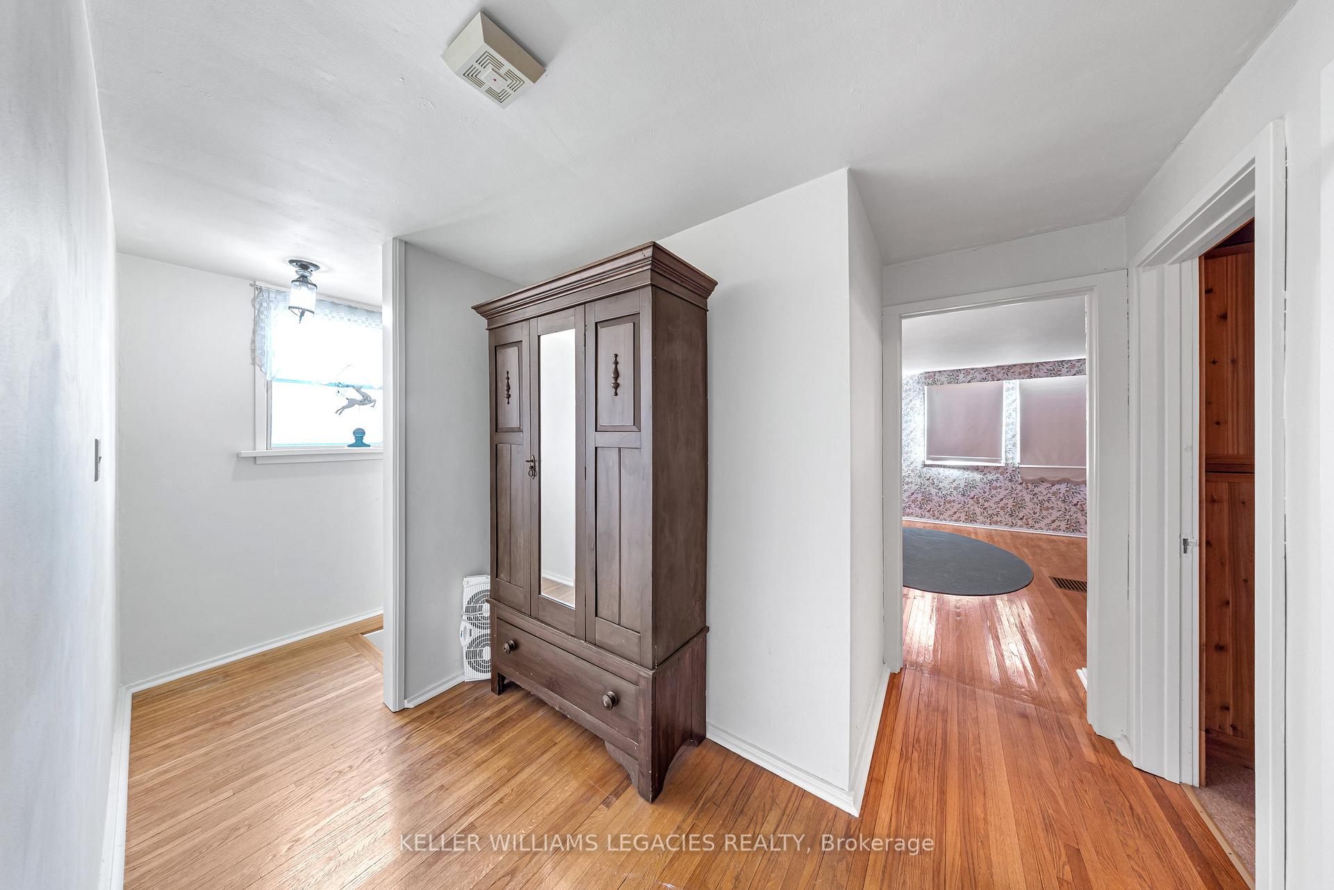 Photo 22 of 688 Aylmer Street N, Peterborough, Northcrest Ward 5 — HOMEH