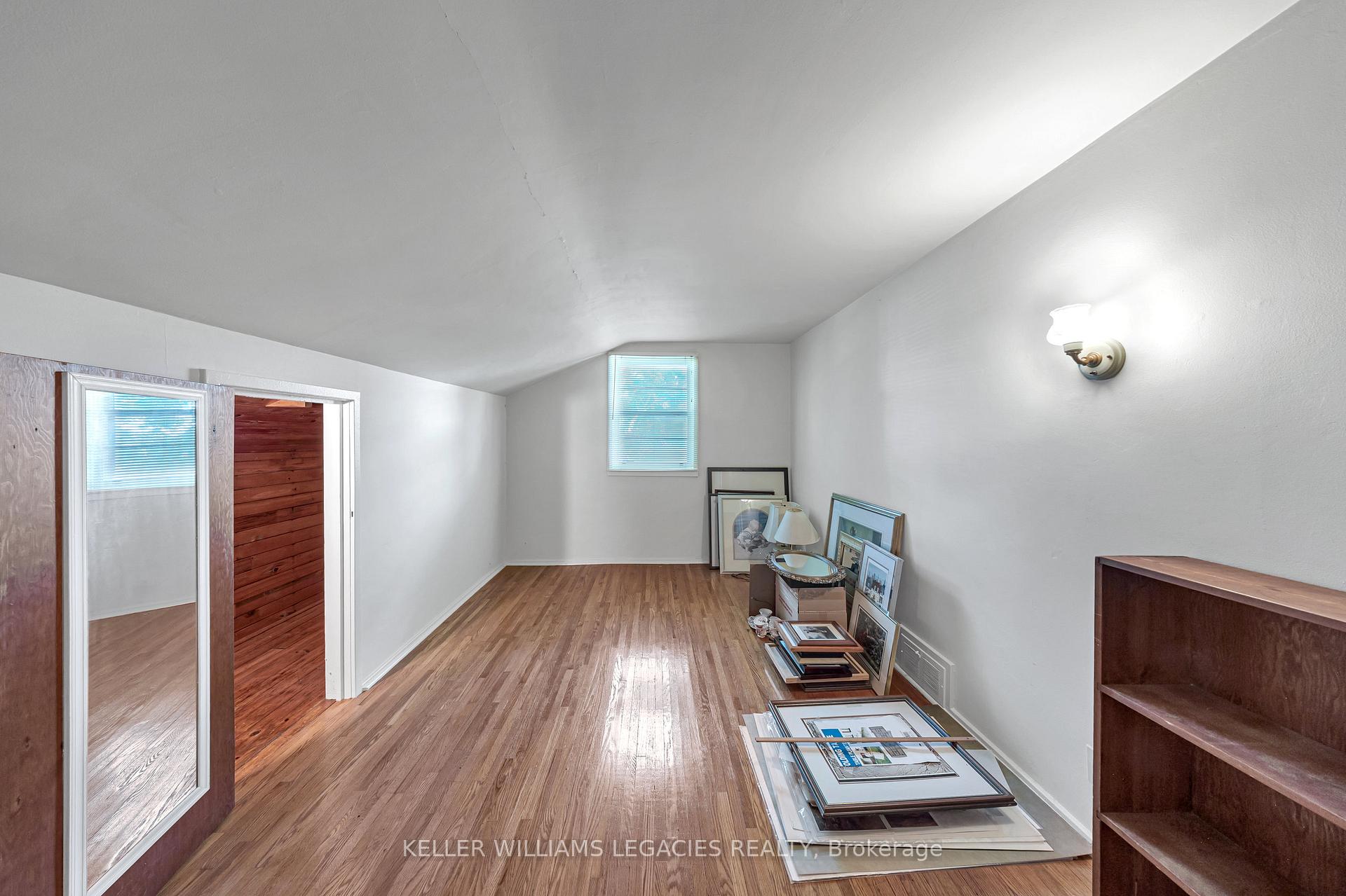 Photo 24 of 688 Aylmer Street N, Peterborough, Northcrest Ward 5 — HOMEH