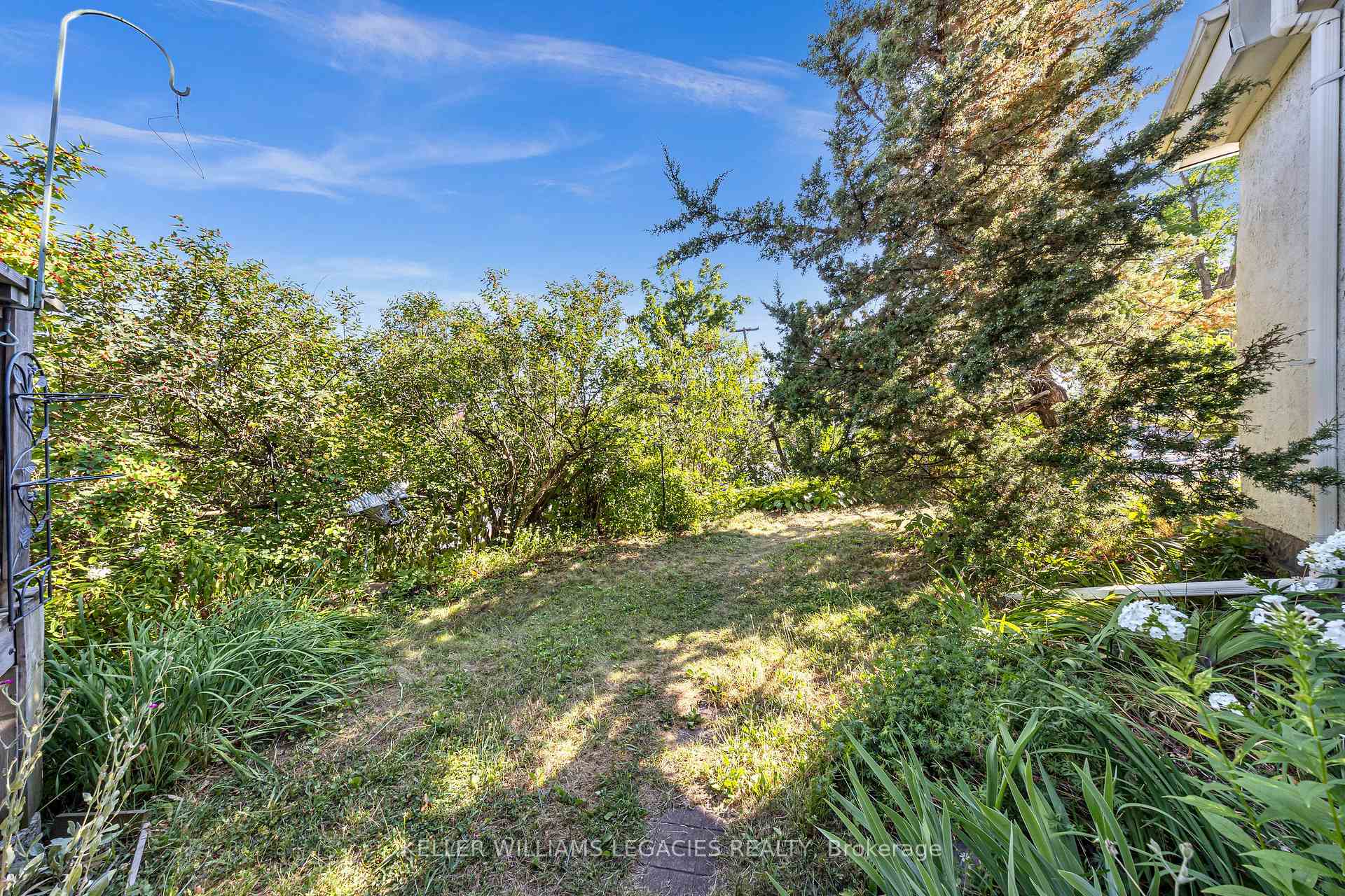 Photo 36 of 688 Aylmer Street N, Peterborough, Northcrest Ward 5 — HOMEH