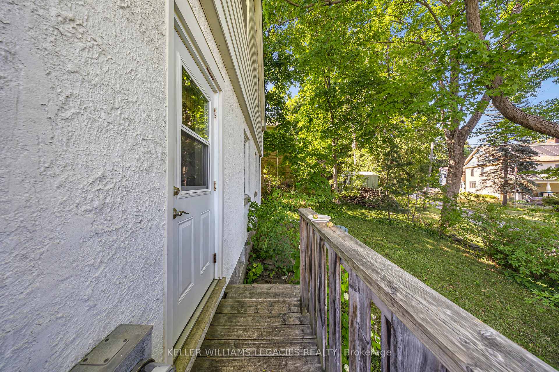 Photo 40 of 688 Aylmer Street N, Peterborough, Northcrest Ward 5 — HOMEH