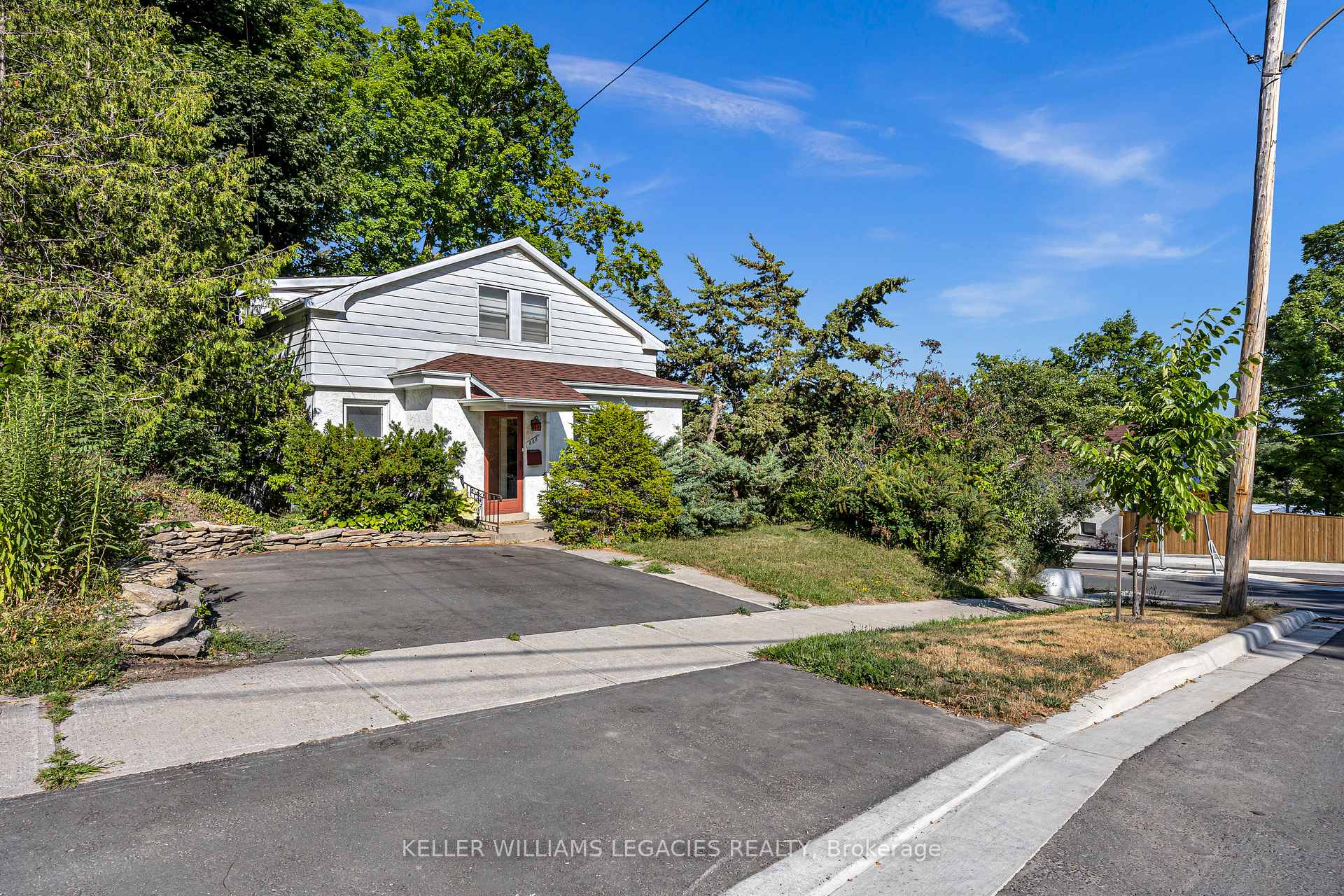 Photo 42 of 688 Aylmer Street N, Peterborough, Northcrest Ward 5 — HOMEH