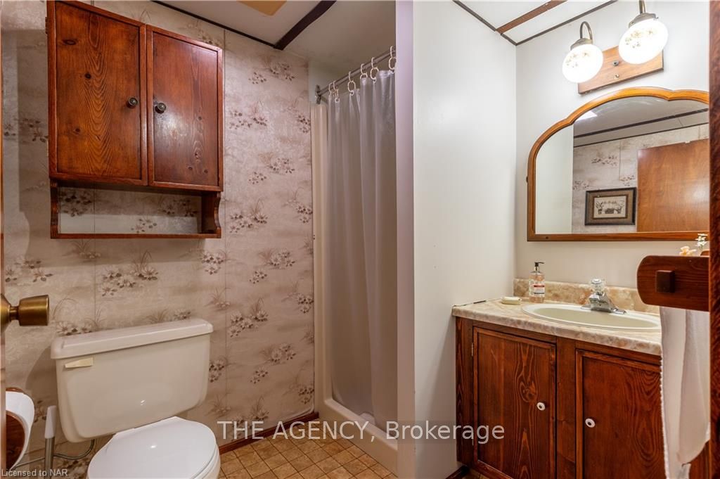 Photo 17 of 19 Verne Avenue, Welland, Broadway — HOMEH
