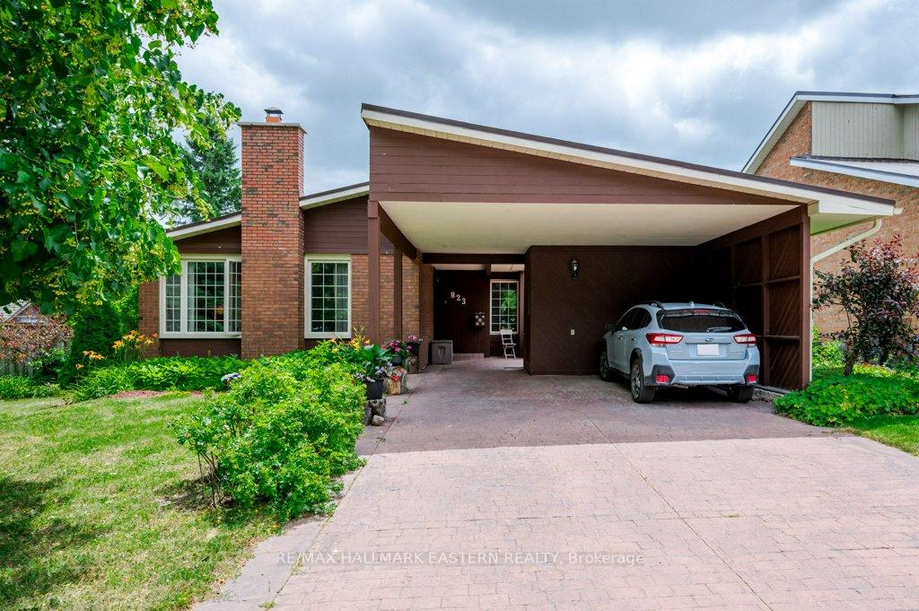 Front of 823 Wedgewood Court