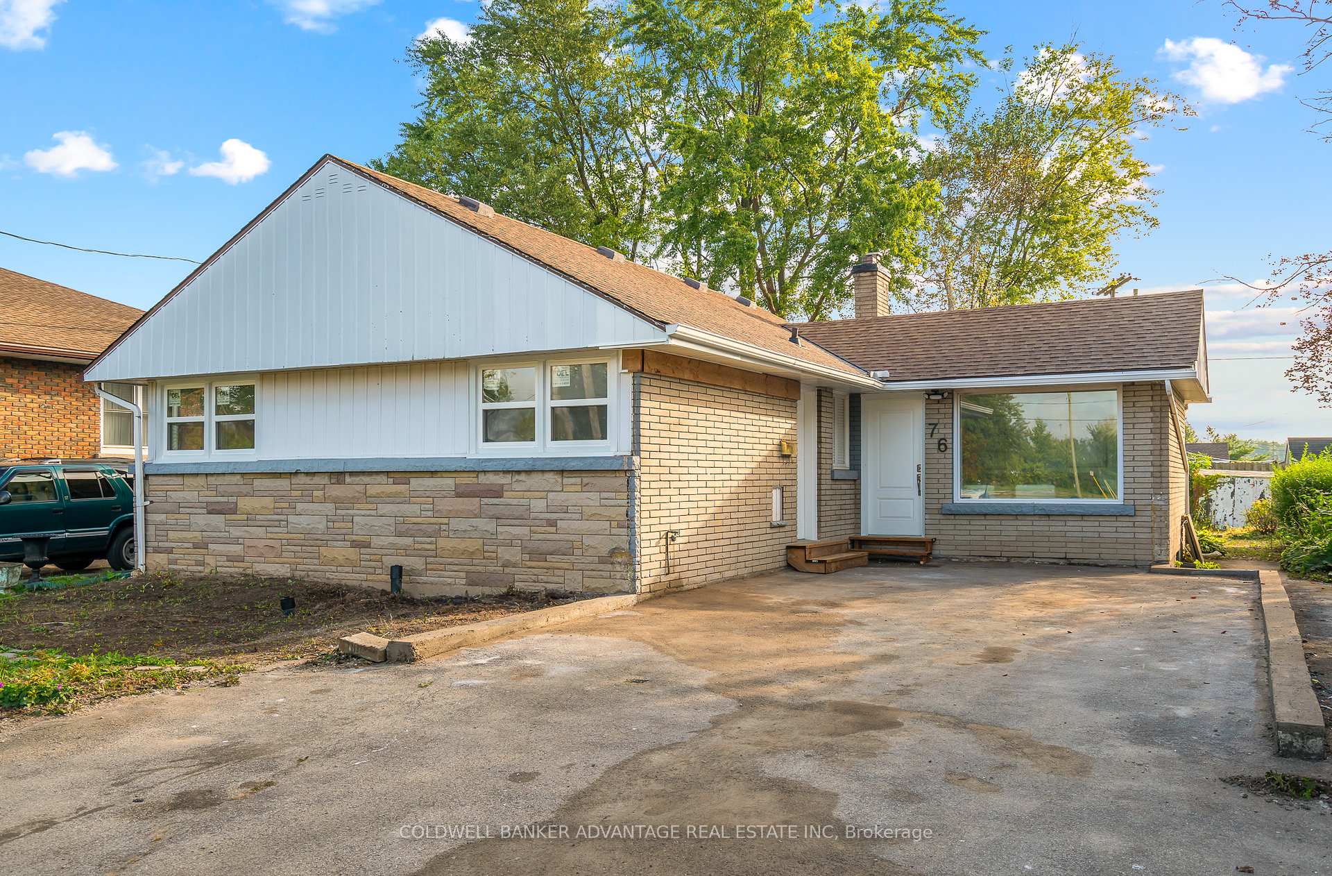Photo 1 of 76 Golden Boulevard E, Welland, Lincoln/Crowland — HOMEH