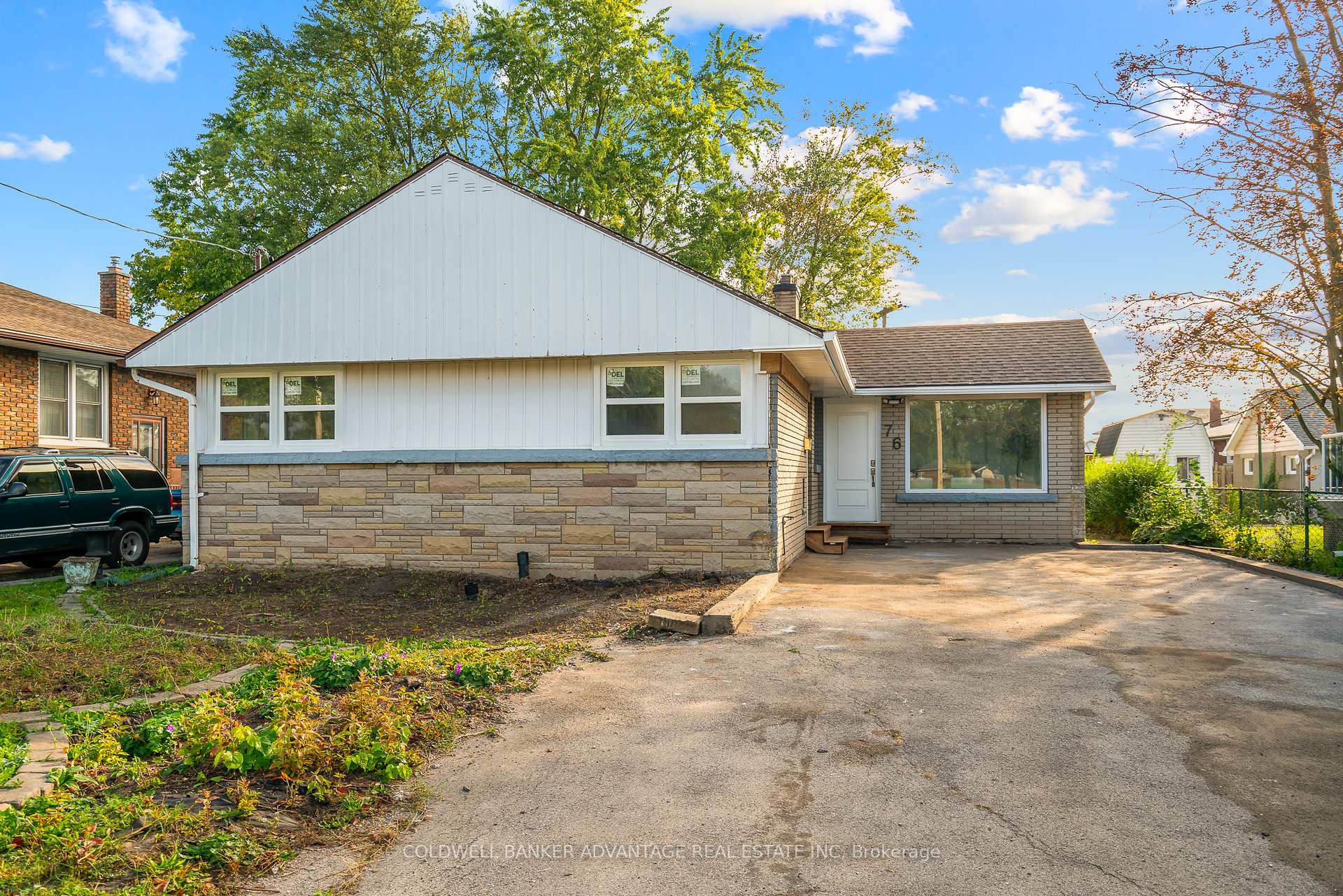 Photo 2 of 76 Golden Boulevard E, Welland, Lincoln/Crowland — HOMEH