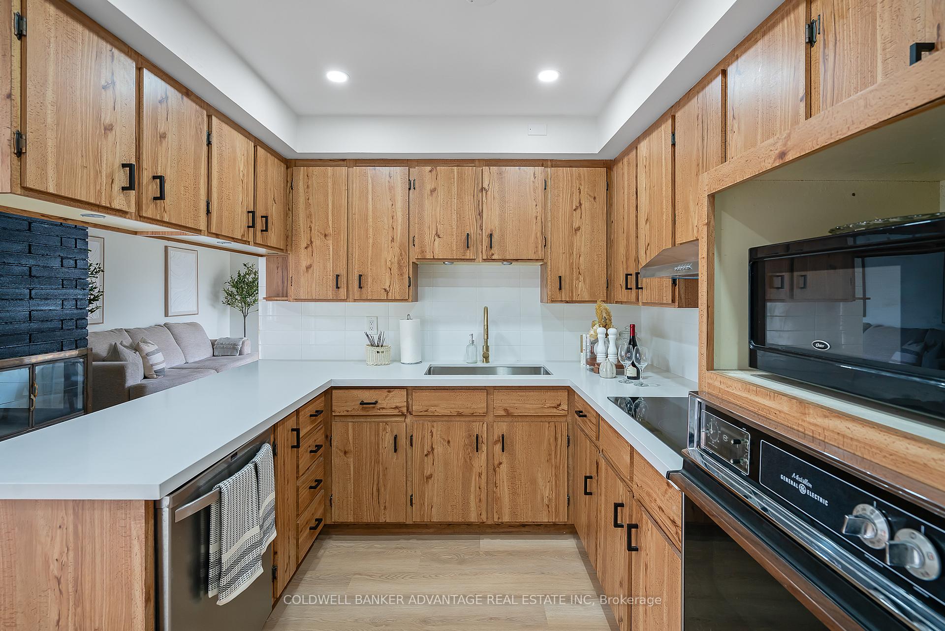 Photo 8 of 76 Golden Boulevard E, Welland, Lincoln/Crowland — HOMEH