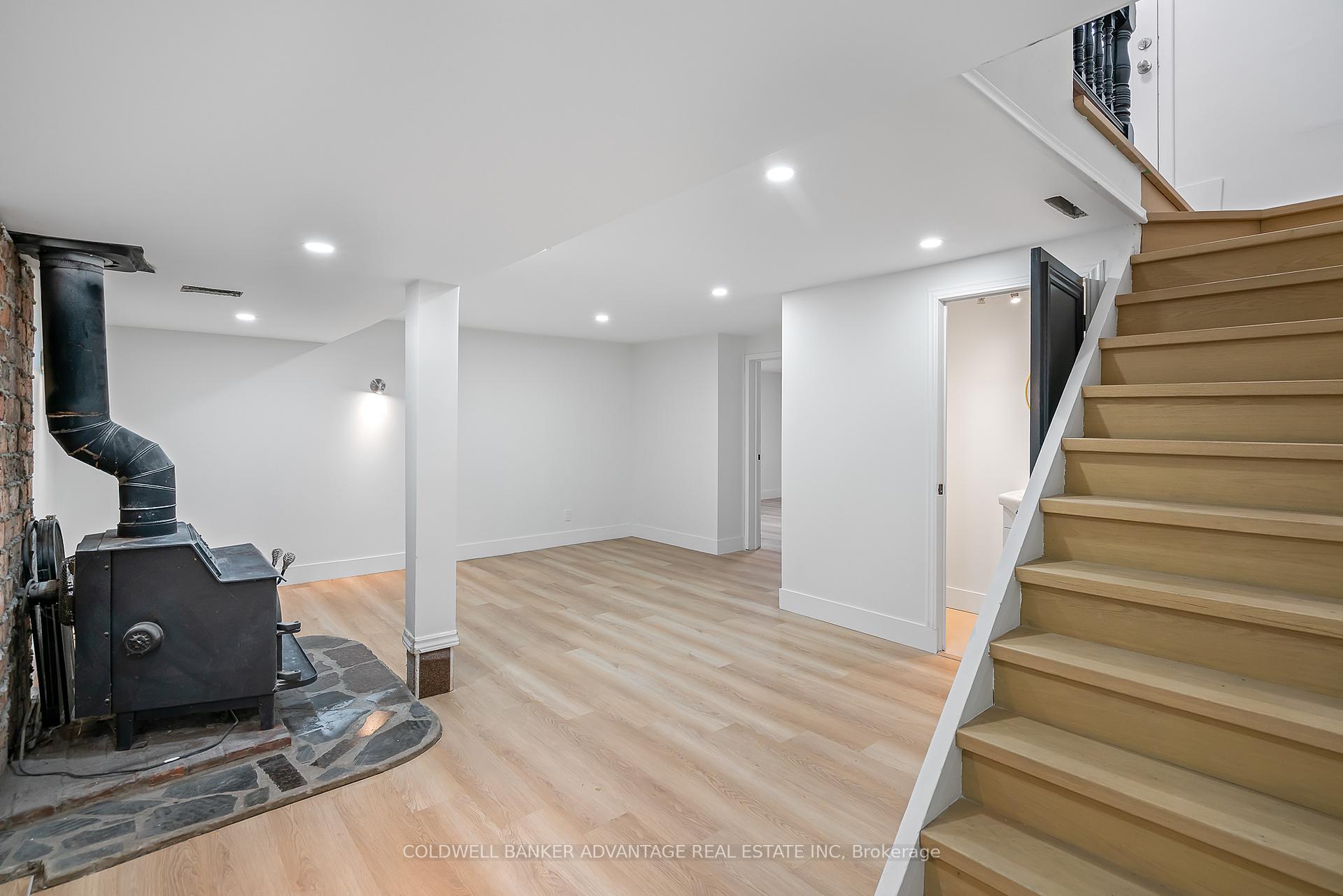 Photo 24 of 76 Golden Boulevard E, Welland, Lincoln/Crowland — HOMEH