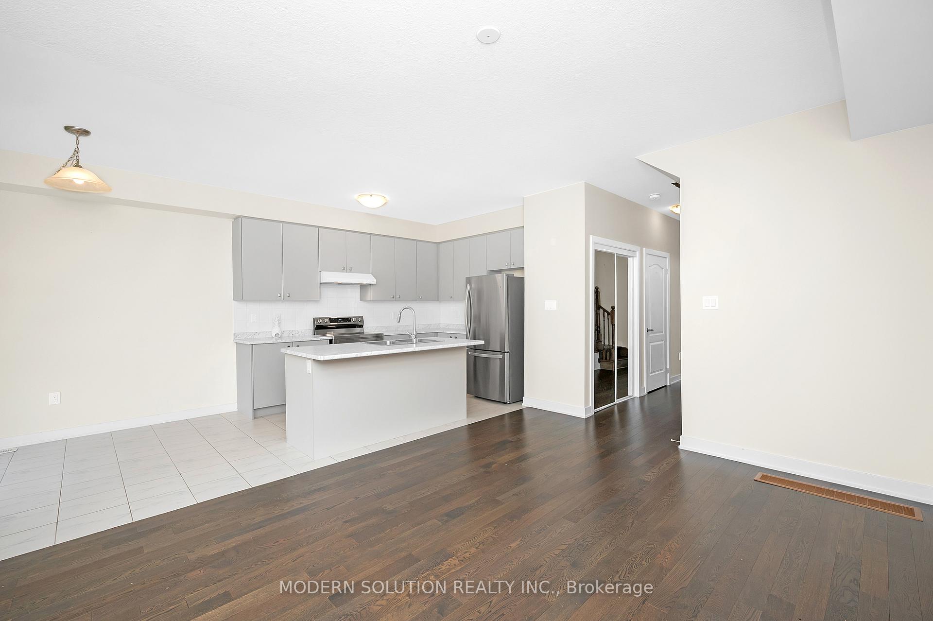 Photo 10 of 15 Aviron Crescent, Welland, Dain City — HOMEH