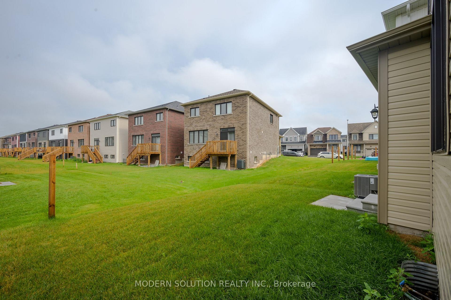 Photo 33 of 15 Aviron Crescent, Welland, Dain City — HOMEH