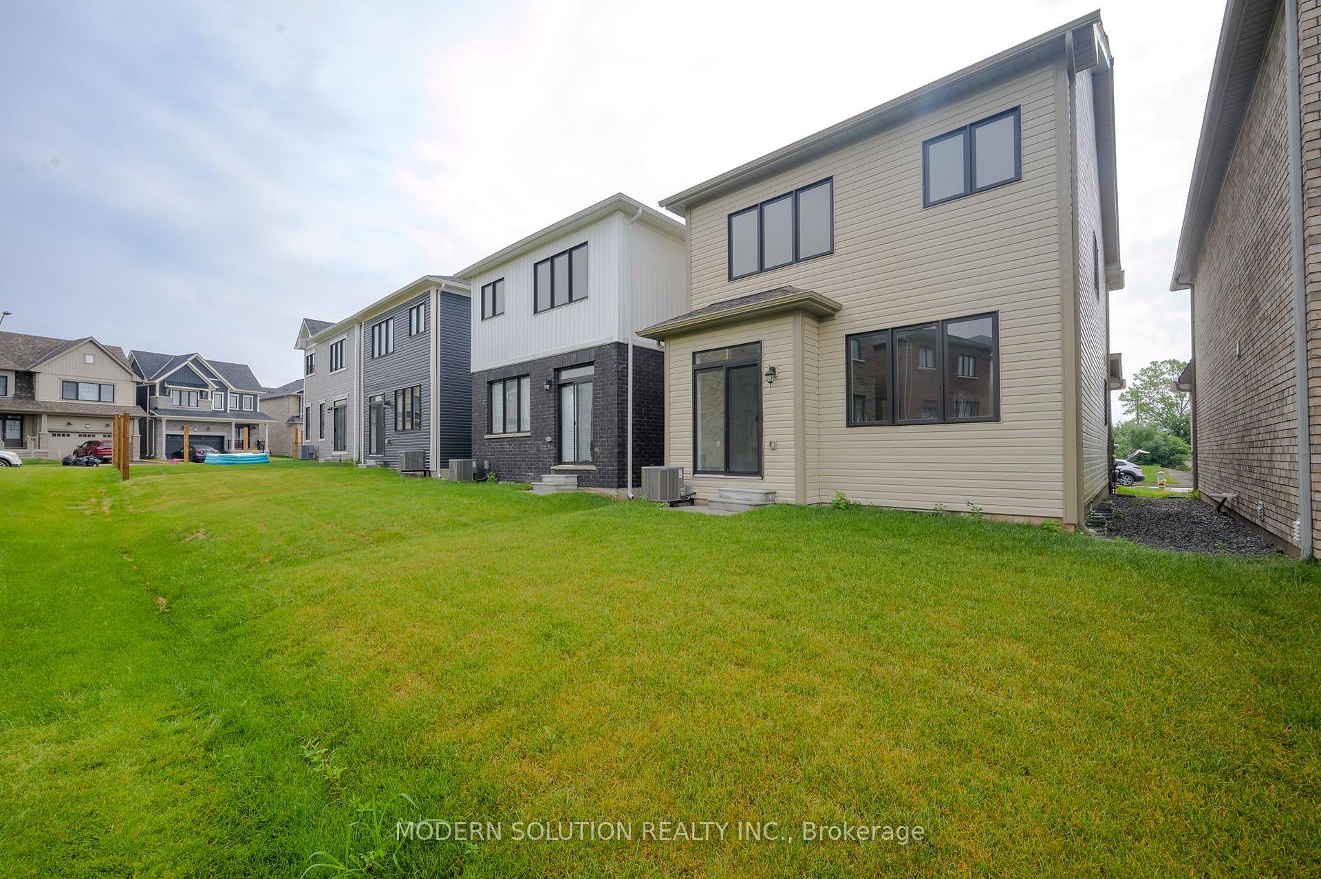 Photo 34 of 15 Aviron Crescent, Welland, Dain City — HOMEH