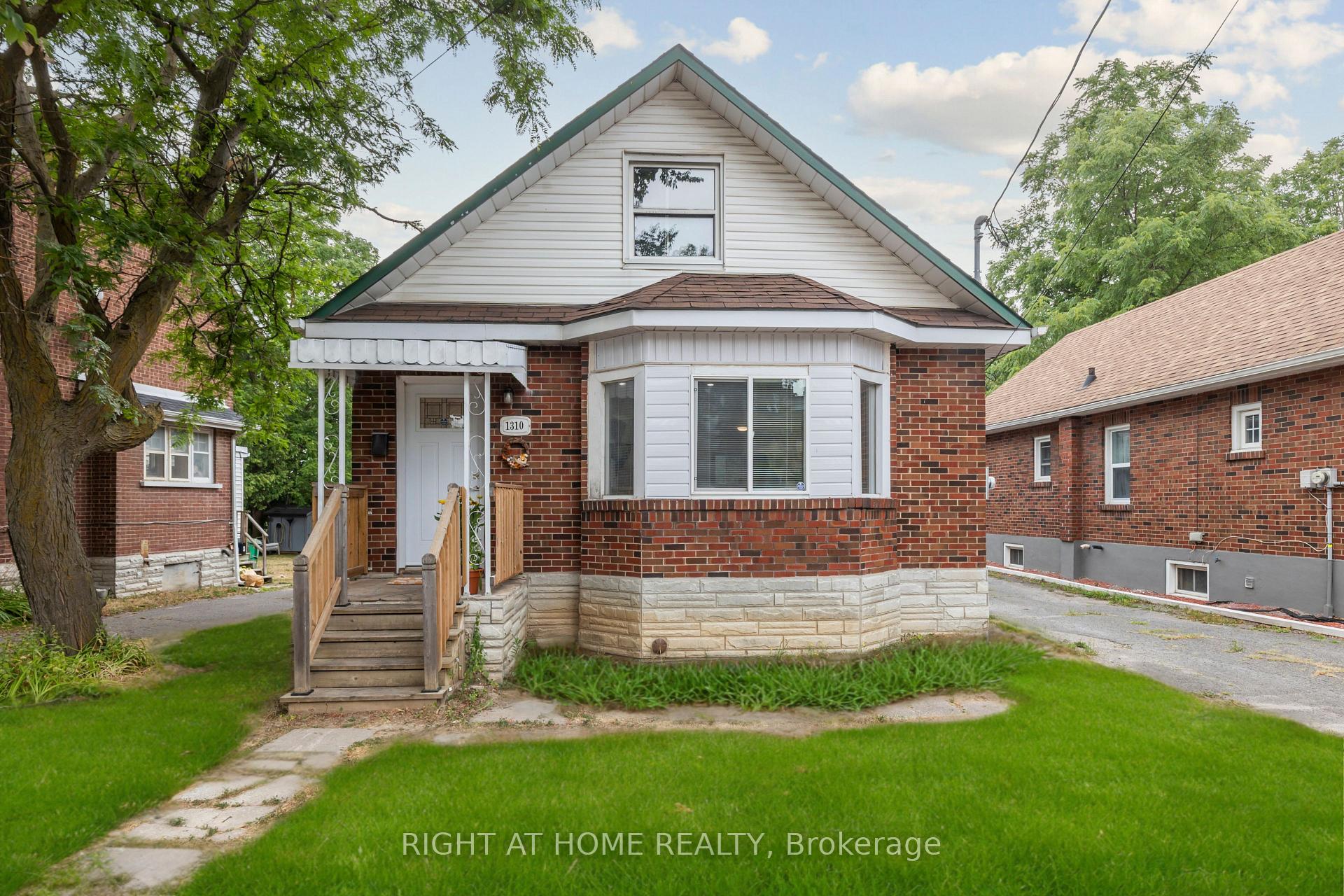 Photo 1 of 1310 Clonsilla Avenue, Peterborough, Town Ward 3 — HOMEH