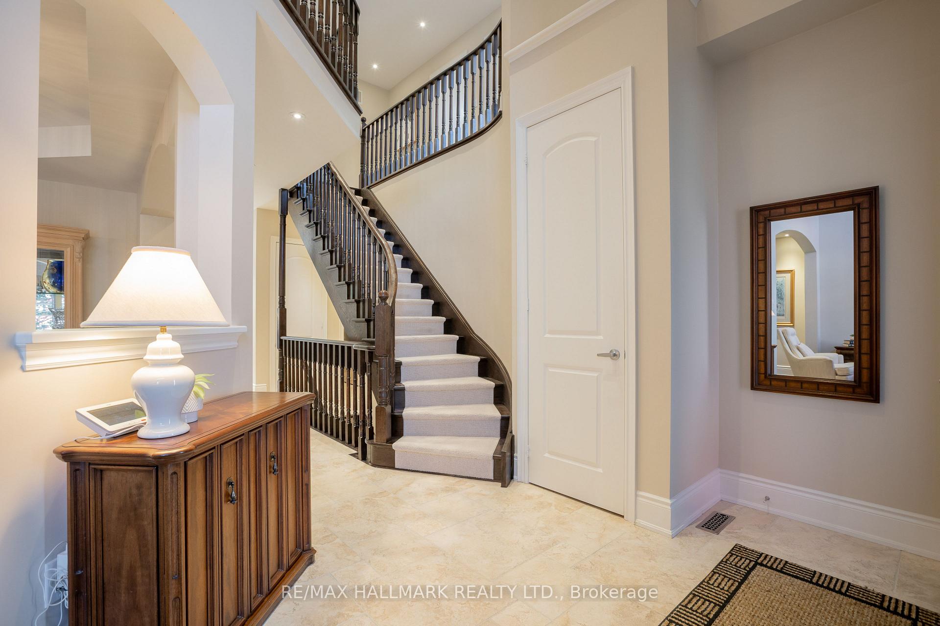 Photo 3 of 134 Kane Crescent, Aurora, Bayview Northeast — HOMEH