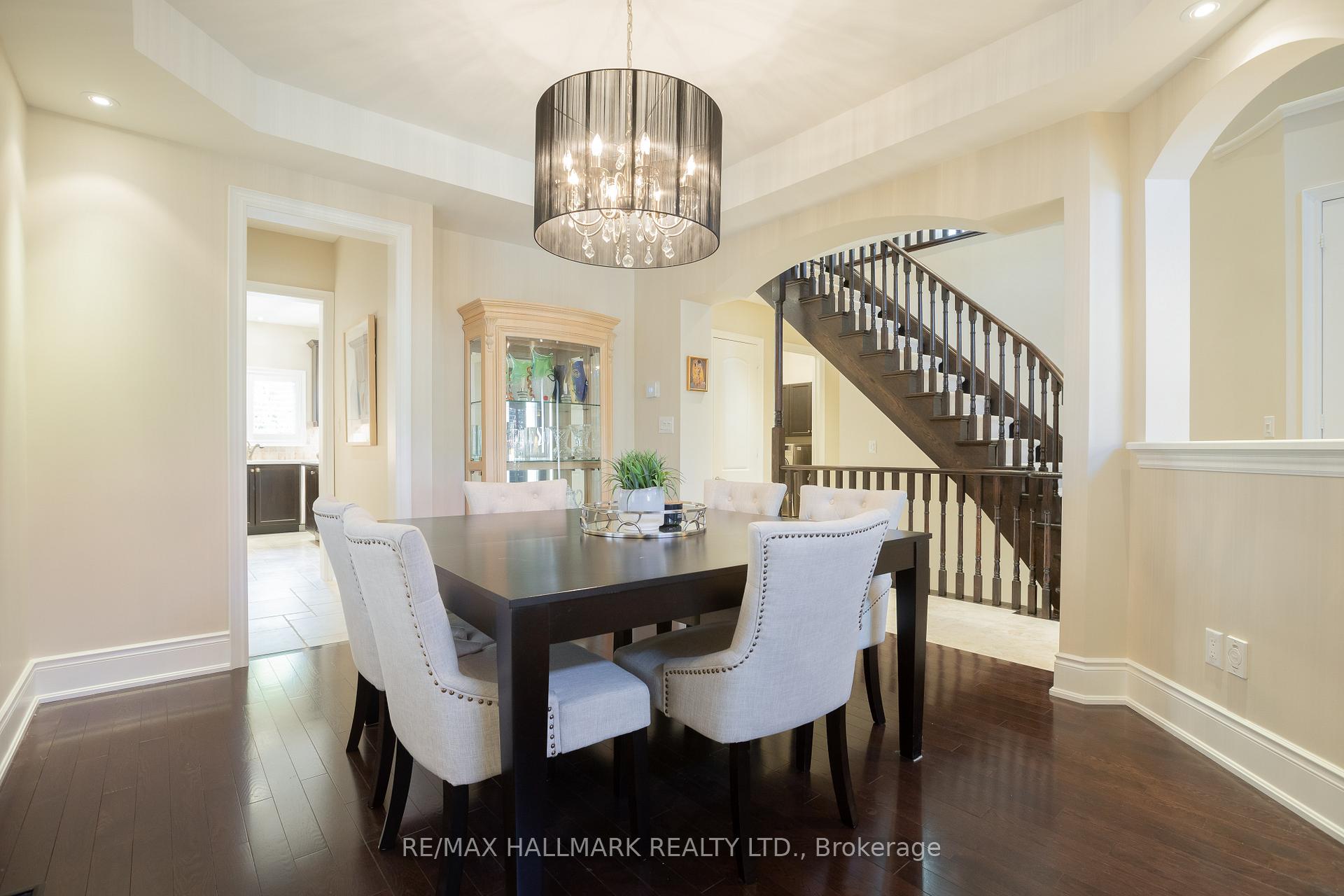 Photo 8 of 134 Kane Crescent, Aurora, Bayview Northeast — HOMEH