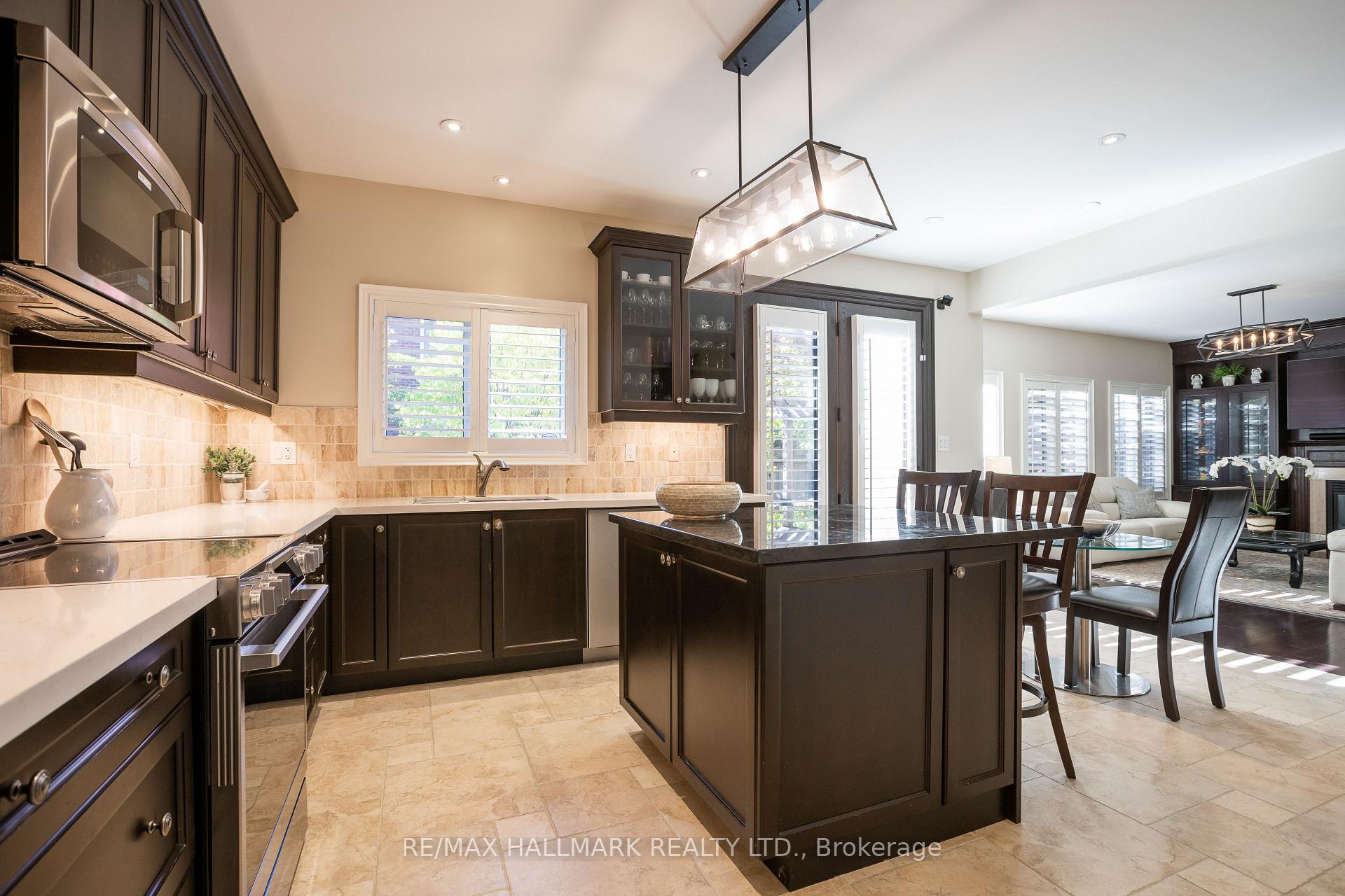Photo 9 of 134 Kane Crescent, Aurora, Bayview Northeast — HOMEH
