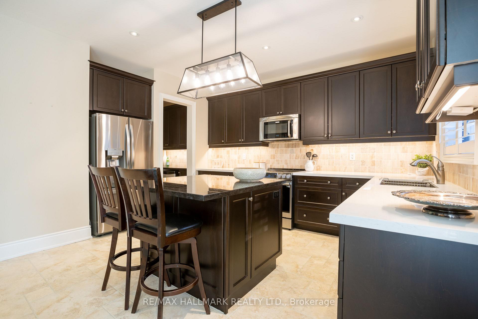 Photo 10 of 134 Kane Crescent, Aurora, Bayview Northeast — HOMEH