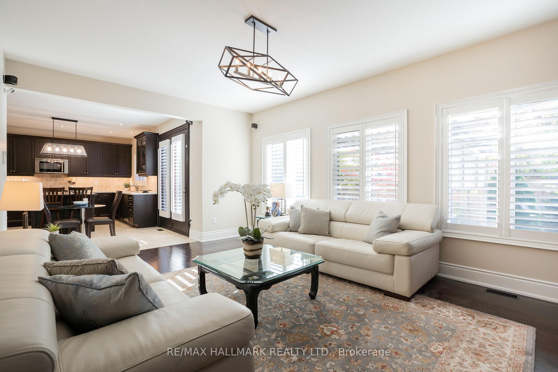 Photo 11 of 134 Kane Crescent, Aurora, Bayview Northeast — HOMEH