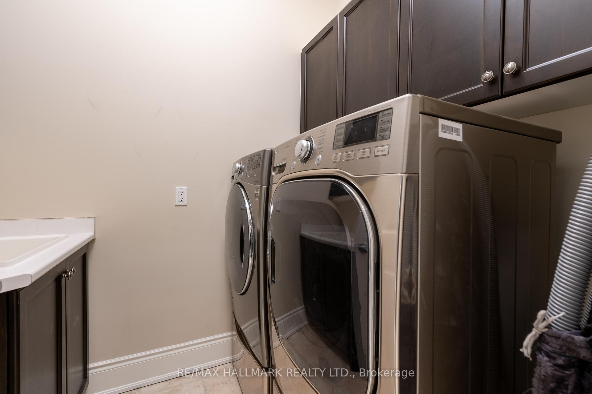 Photo 12 of 134 Kane Crescent, Aurora, Bayview Northeast — HOMEH