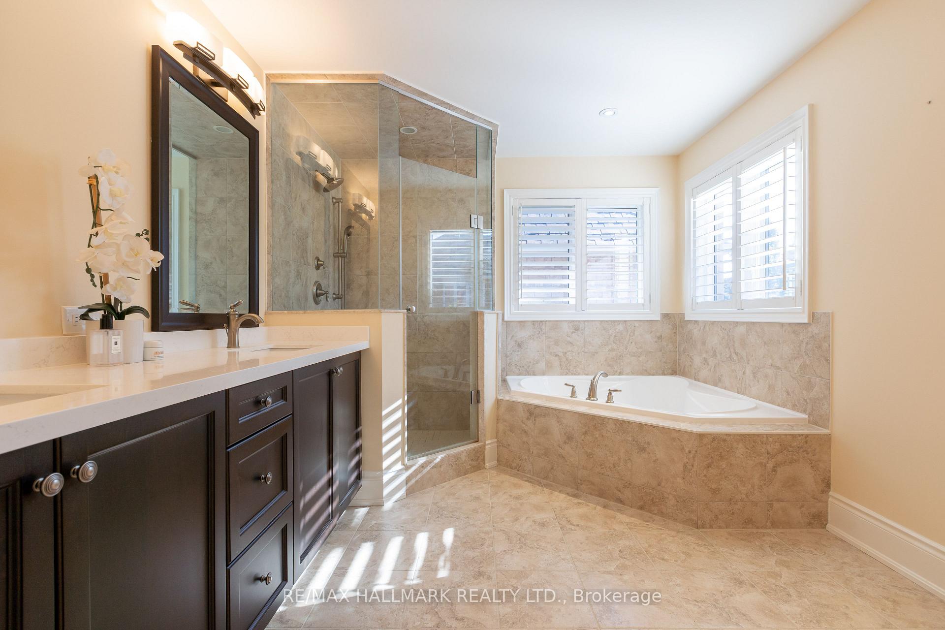 Photo 18 of 134 Kane Crescent, Aurora, Bayview Northeast — HOMEH