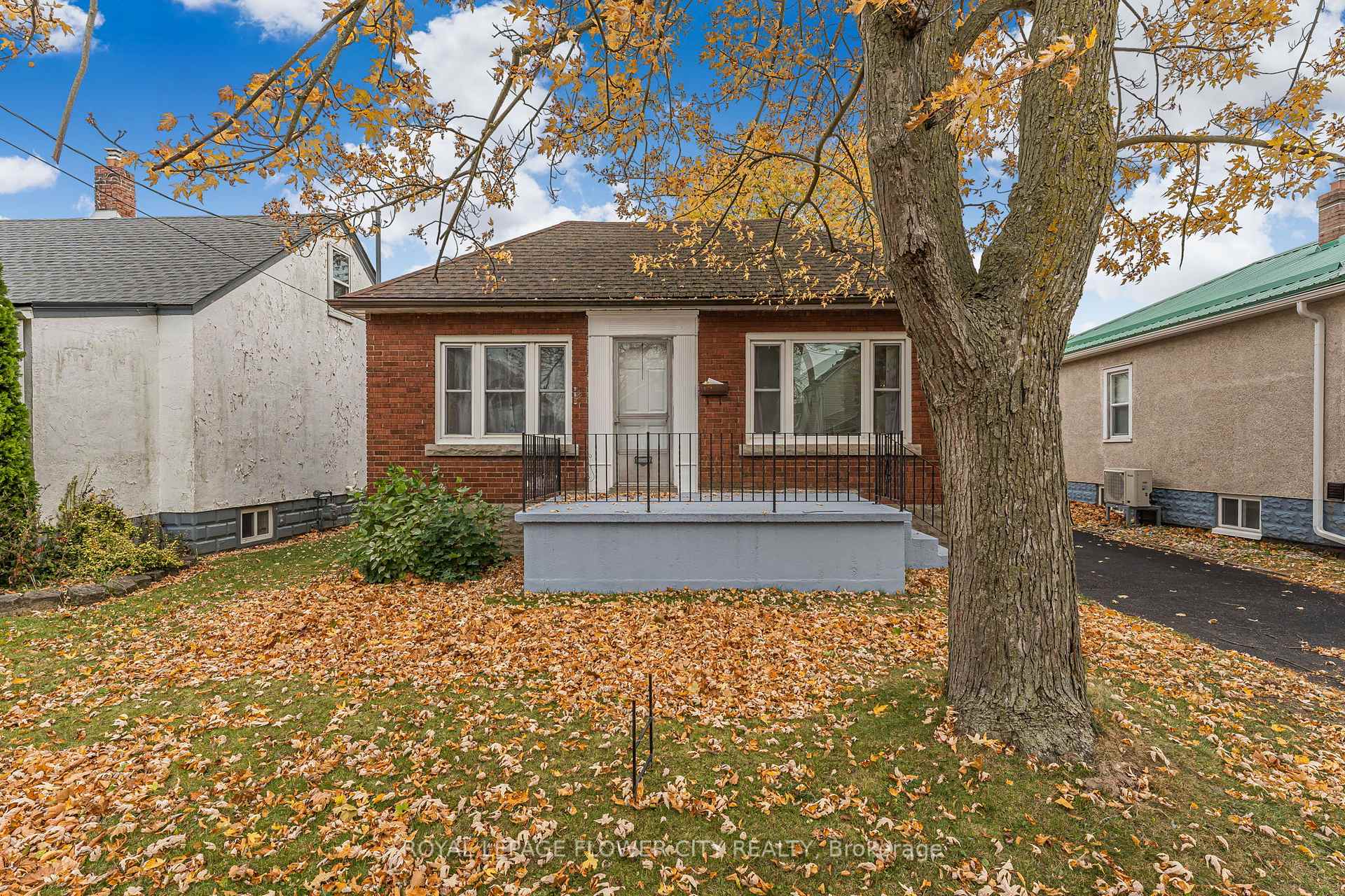 Photo 2 of 304 Wallace Avenue S, Welland, Lincoln/Crowland — HOMEH