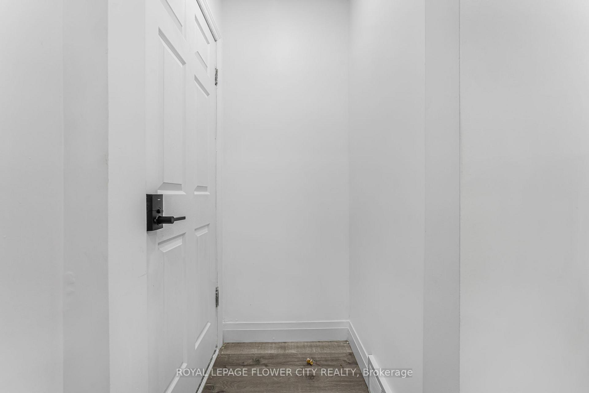 Photo 3 of 304 Wallace Avenue S, Welland, Lincoln/Crowland — HOMEH