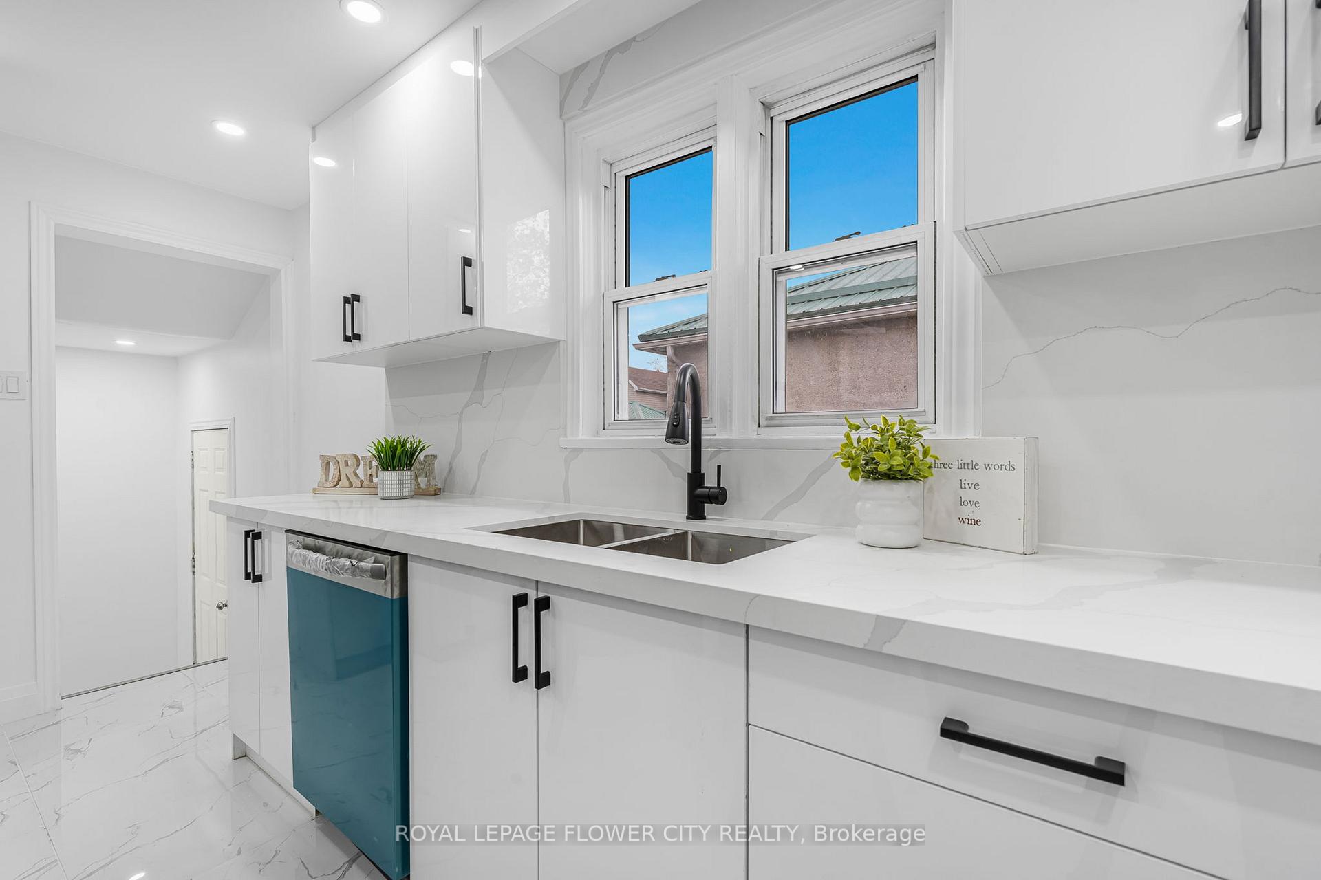 Photo 14 of 304 Wallace Avenue S, Welland, Lincoln/Crowland — HOMEH