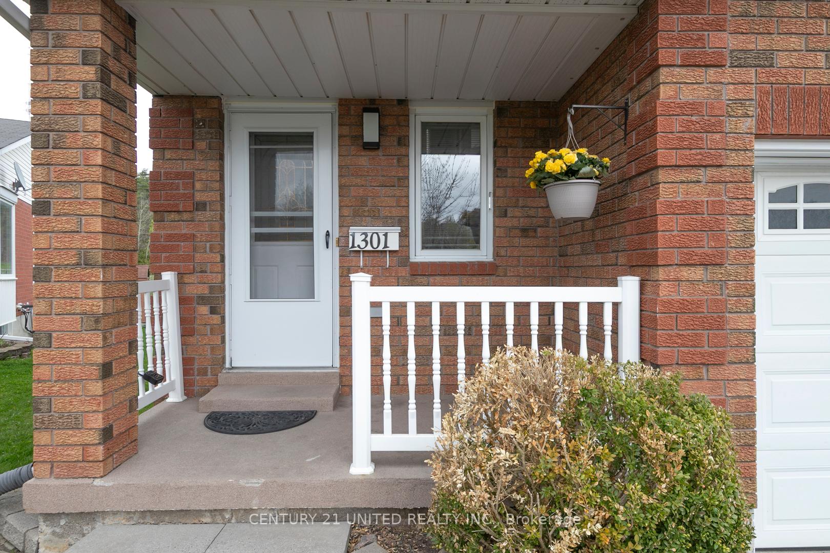 Photo 2 of 1301 Eagle Crescent, Peterborough, Monaghan Ward 2 — HOMEH