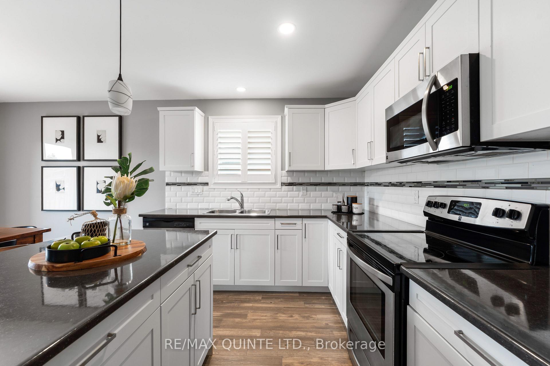 Photo 23 of 38 Cannifton Road N, Belleville, Thurlow Ward — HOMEH