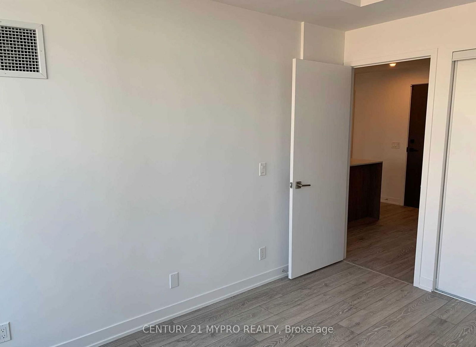 Photo 6 of Unit 507, 15 Holmes Ave, North York, Willowdale East — HOMEH