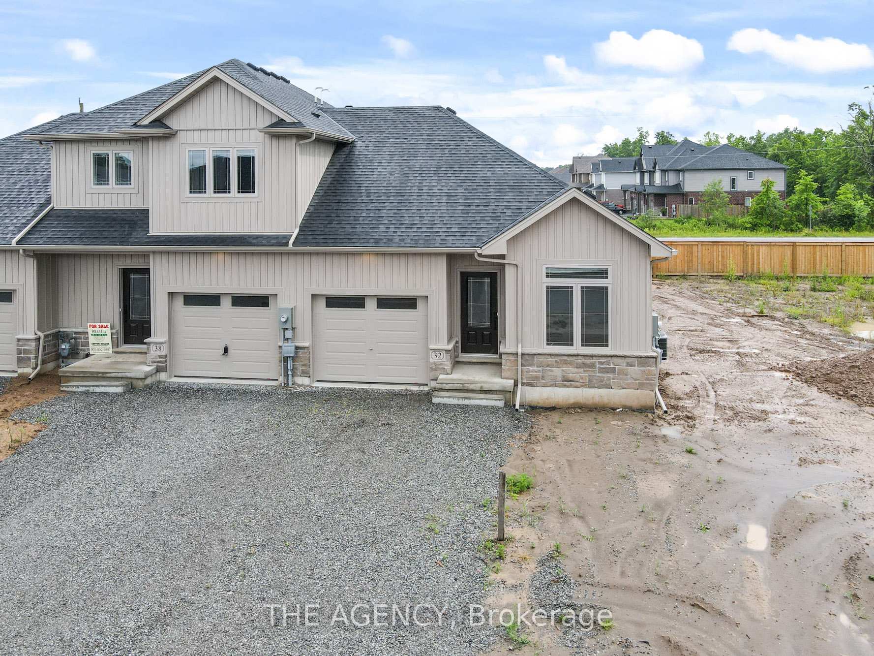 Photo 1 of 32 Austin Drive, Welland, West Welland — HOMEH