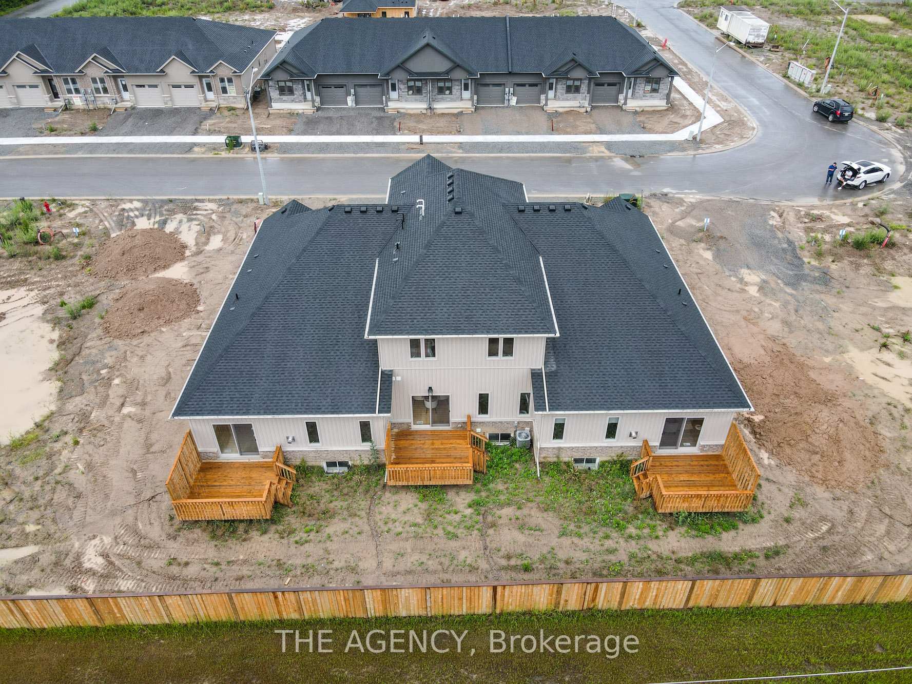 Photo 2 of 32 Austin Drive, Welland, West Welland — HOMEH
