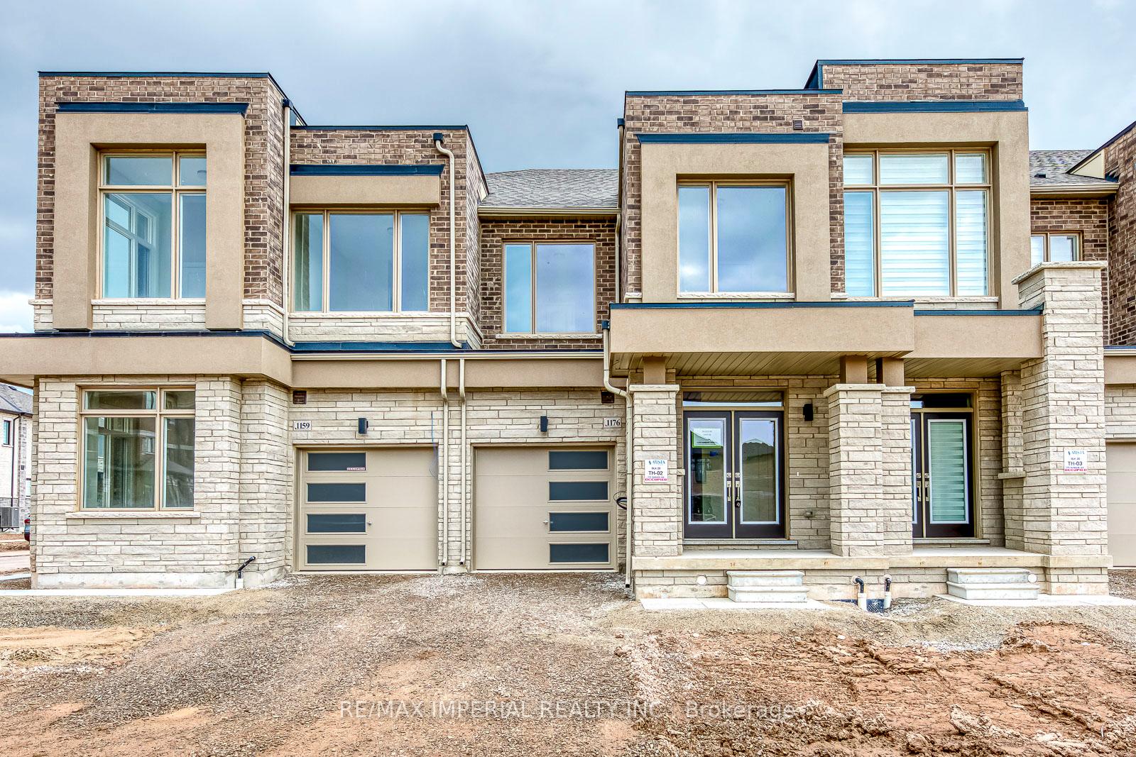 Front of 1176 Tanbark Avenue