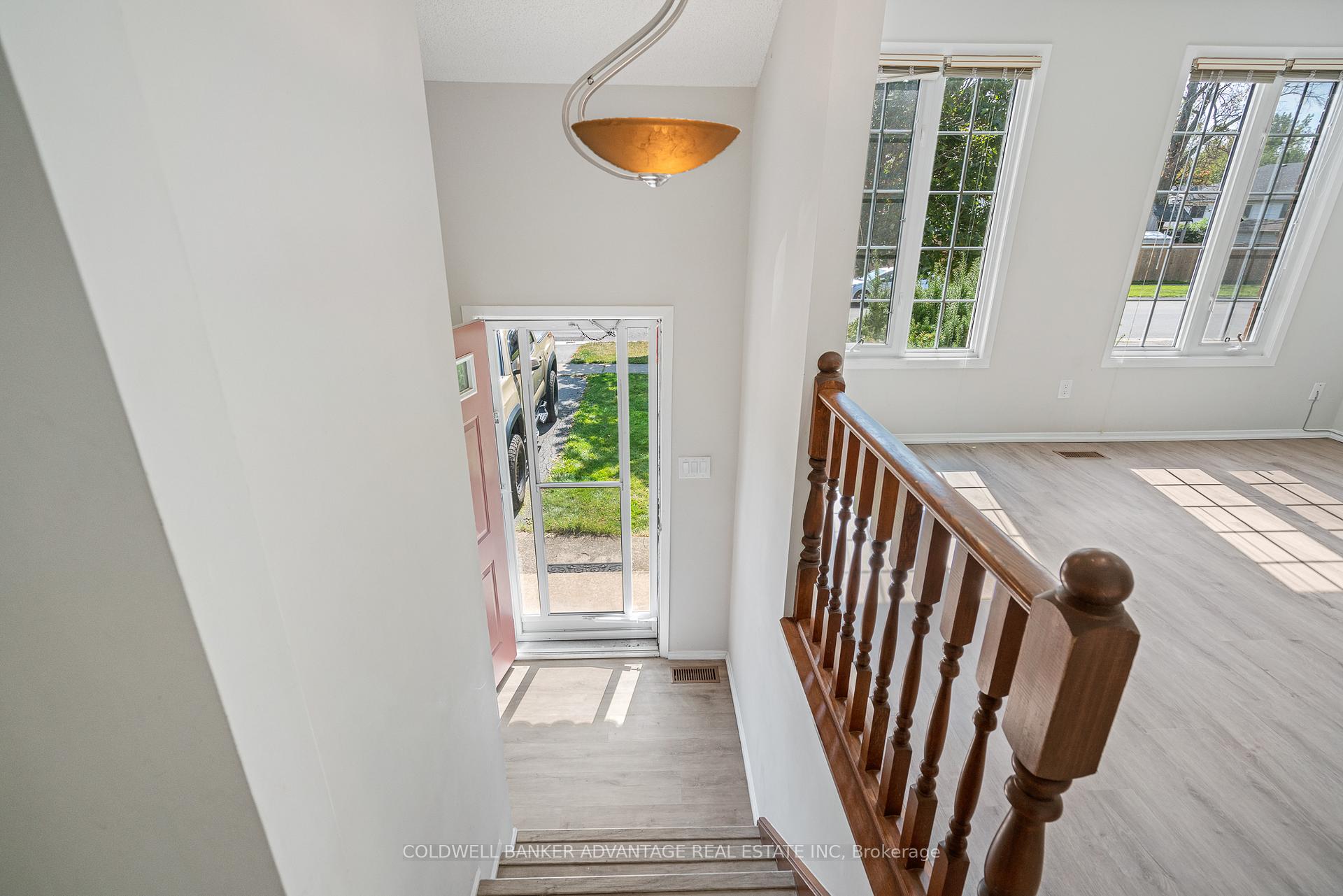 Photo 5 of 168 Windsor Street, Welland, Broadway — HOMEH