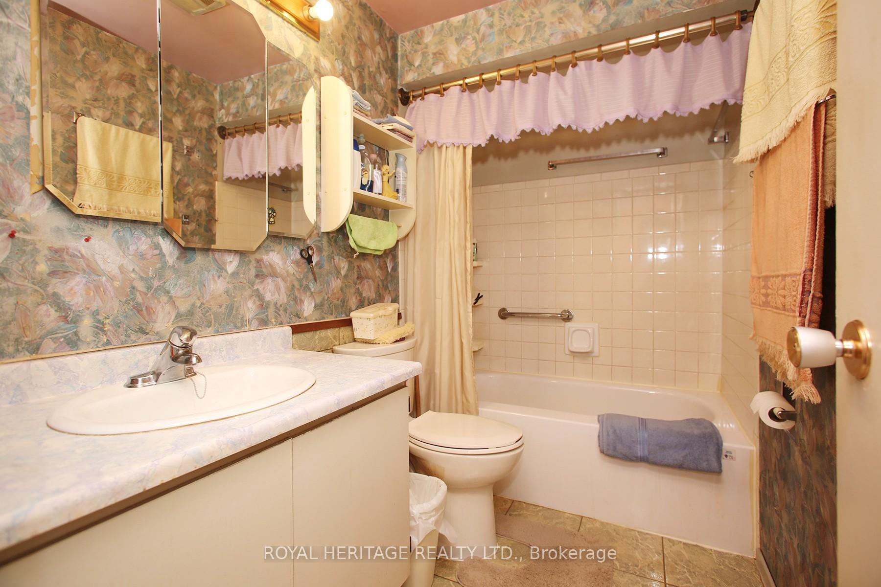 Photo 17 of 404 Century Street, Oshawa, Eastdale — HOMEH
