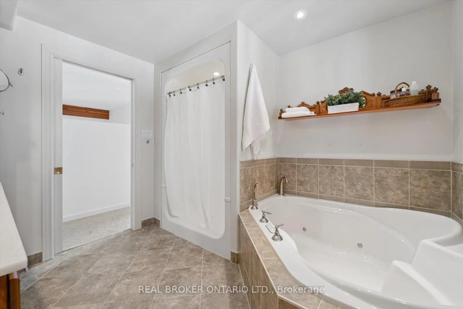 Photo 36 of 1449 Champlain Drive, Peterborough, Northcrest Ward 5 — HOMEH