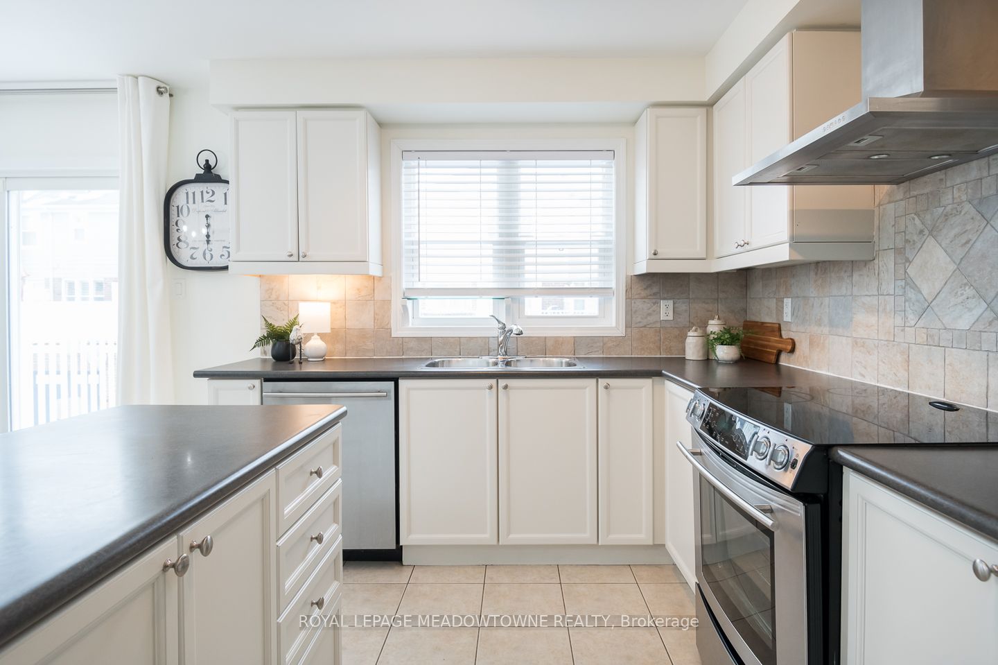 Photo 53 of 671 Holly Avenue, Milton, Coates — HOMEH