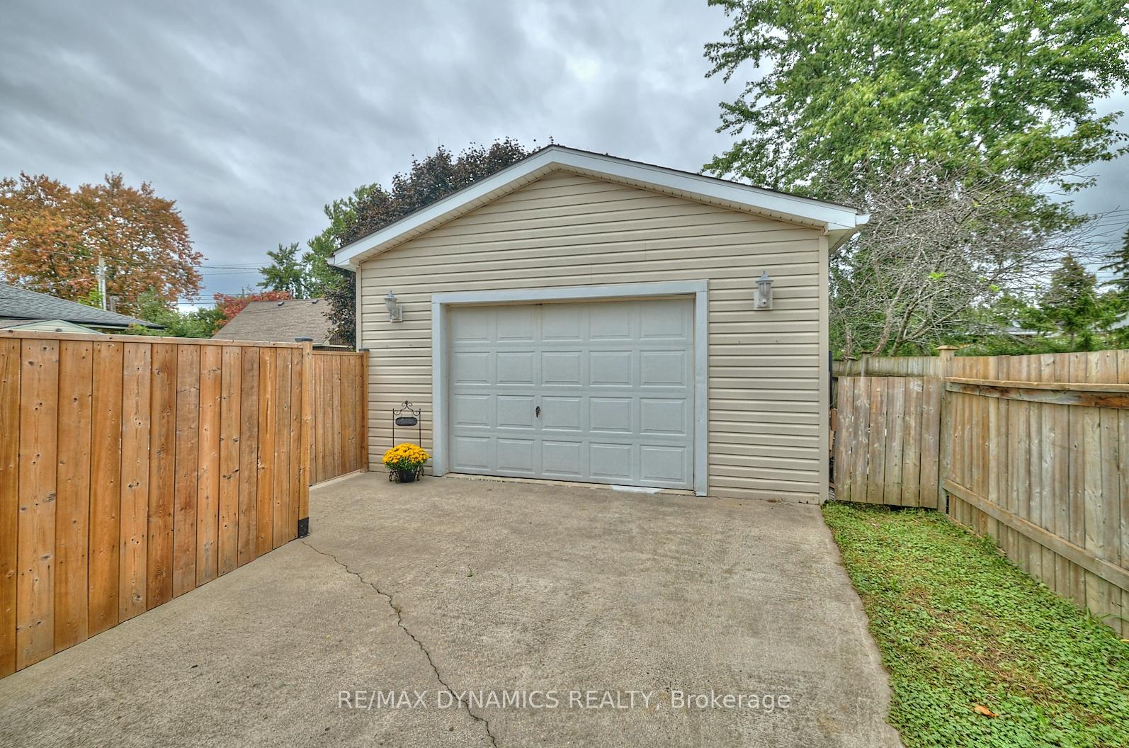 Photo 24 of 190 Price Avenue, Welland, Prince Charles — HOMEH