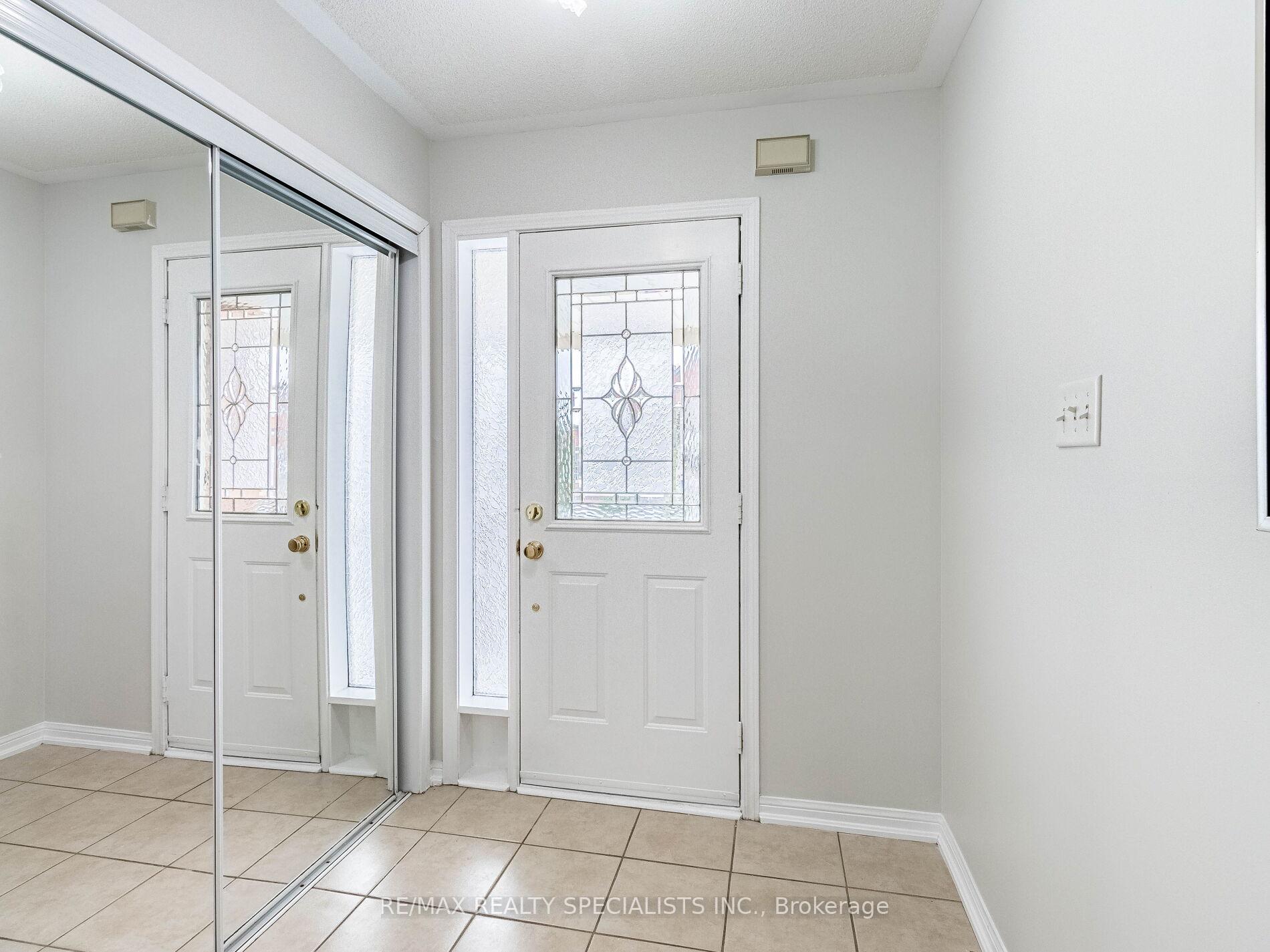 Photo 3 of 4 Longueuil Place, Whitby, Pringle Creek — HOMEH