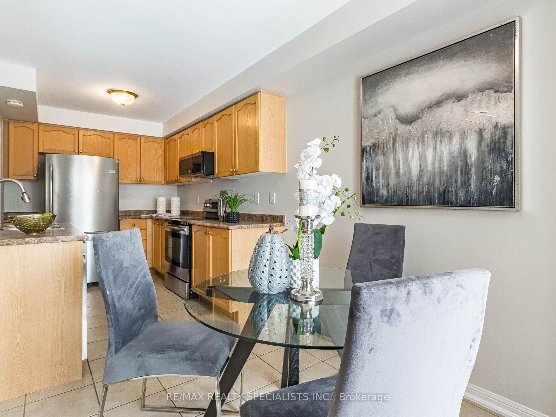 Photo 8 of 4 Longueuil Place, Whitby, Pringle Creek — HOMEH