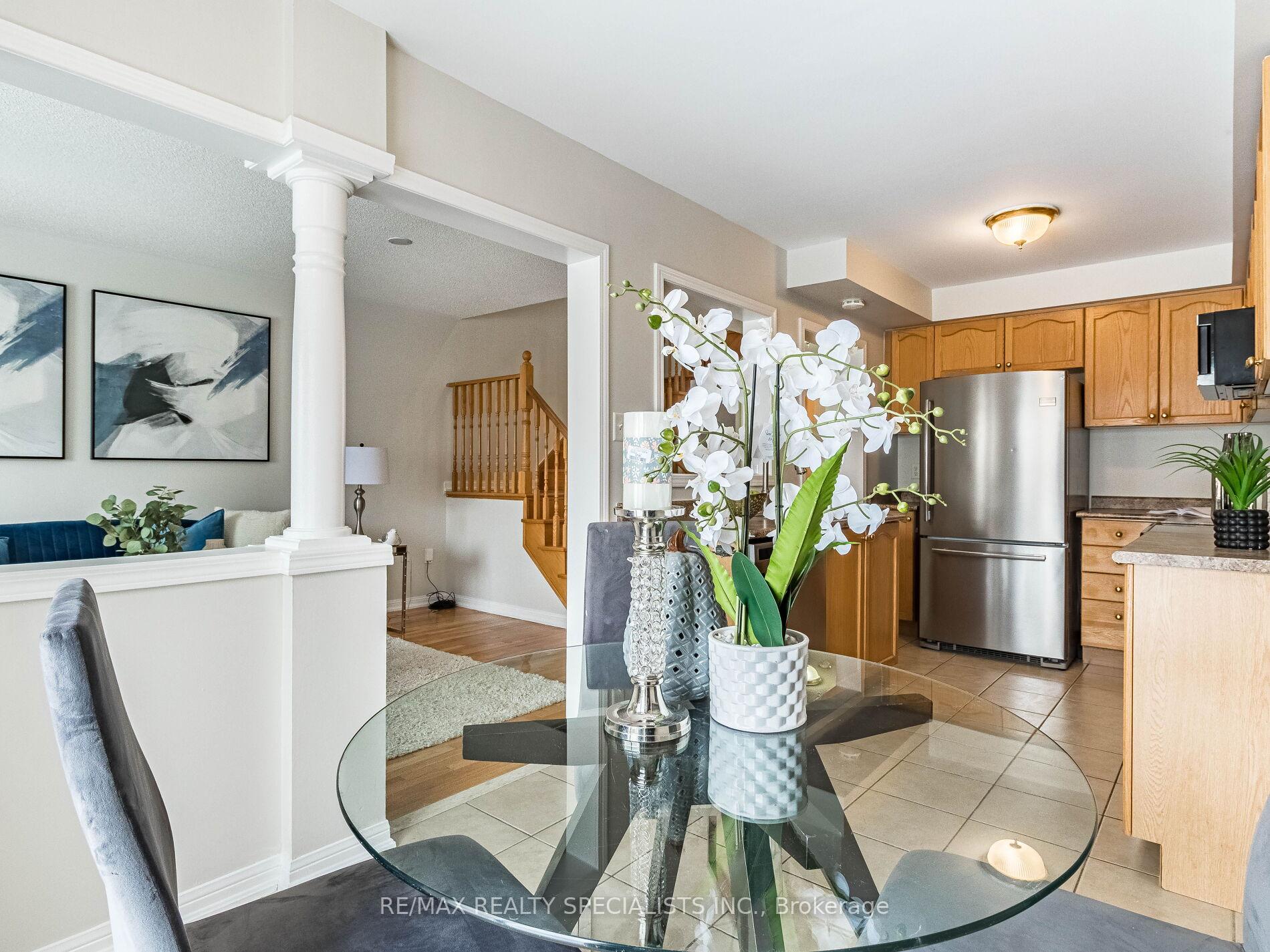 Photo 9 of 4 Longueuil Place, Whitby, Pringle Creek — HOMEH